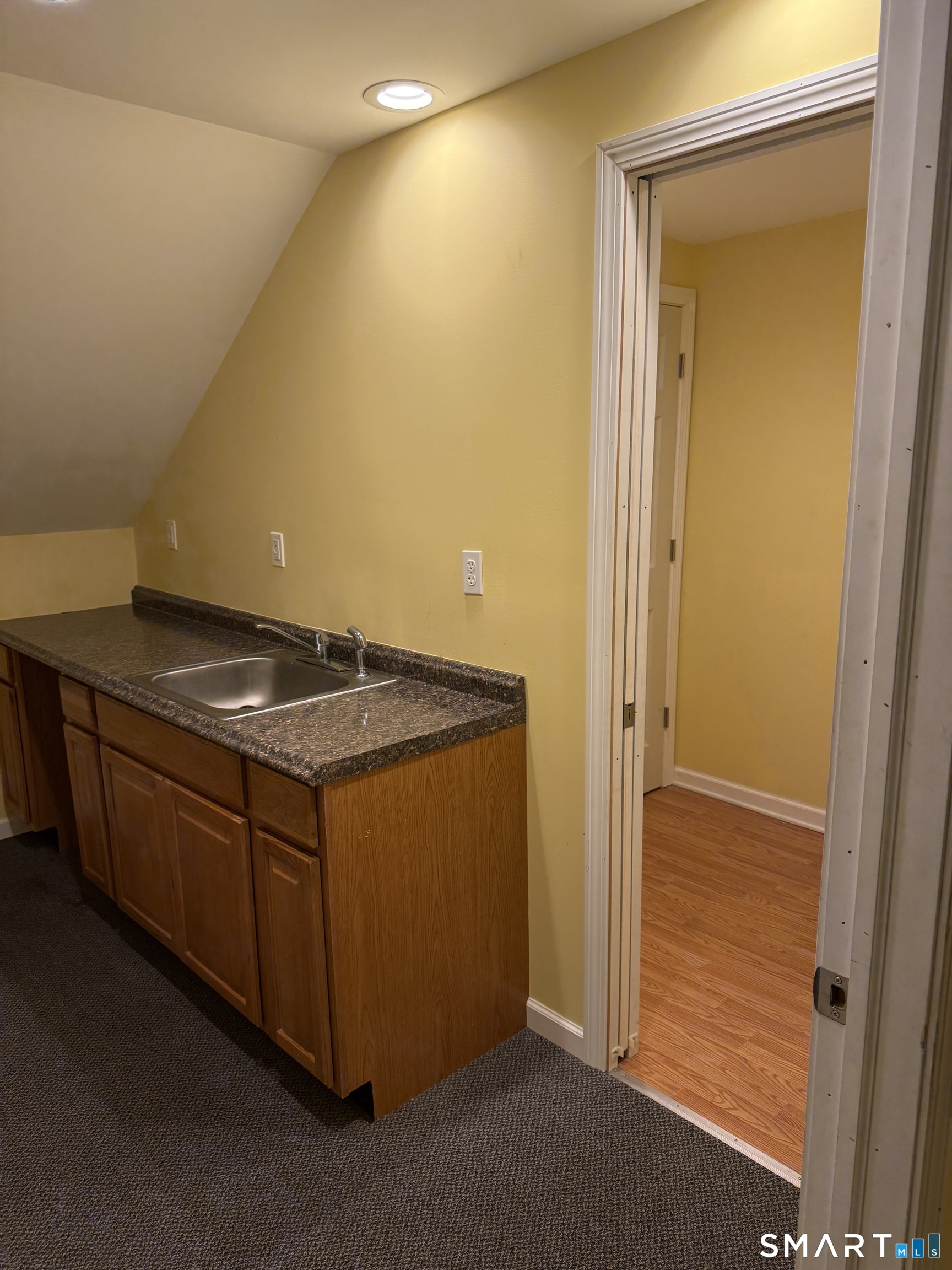 688-A Derby Avenue photo 9