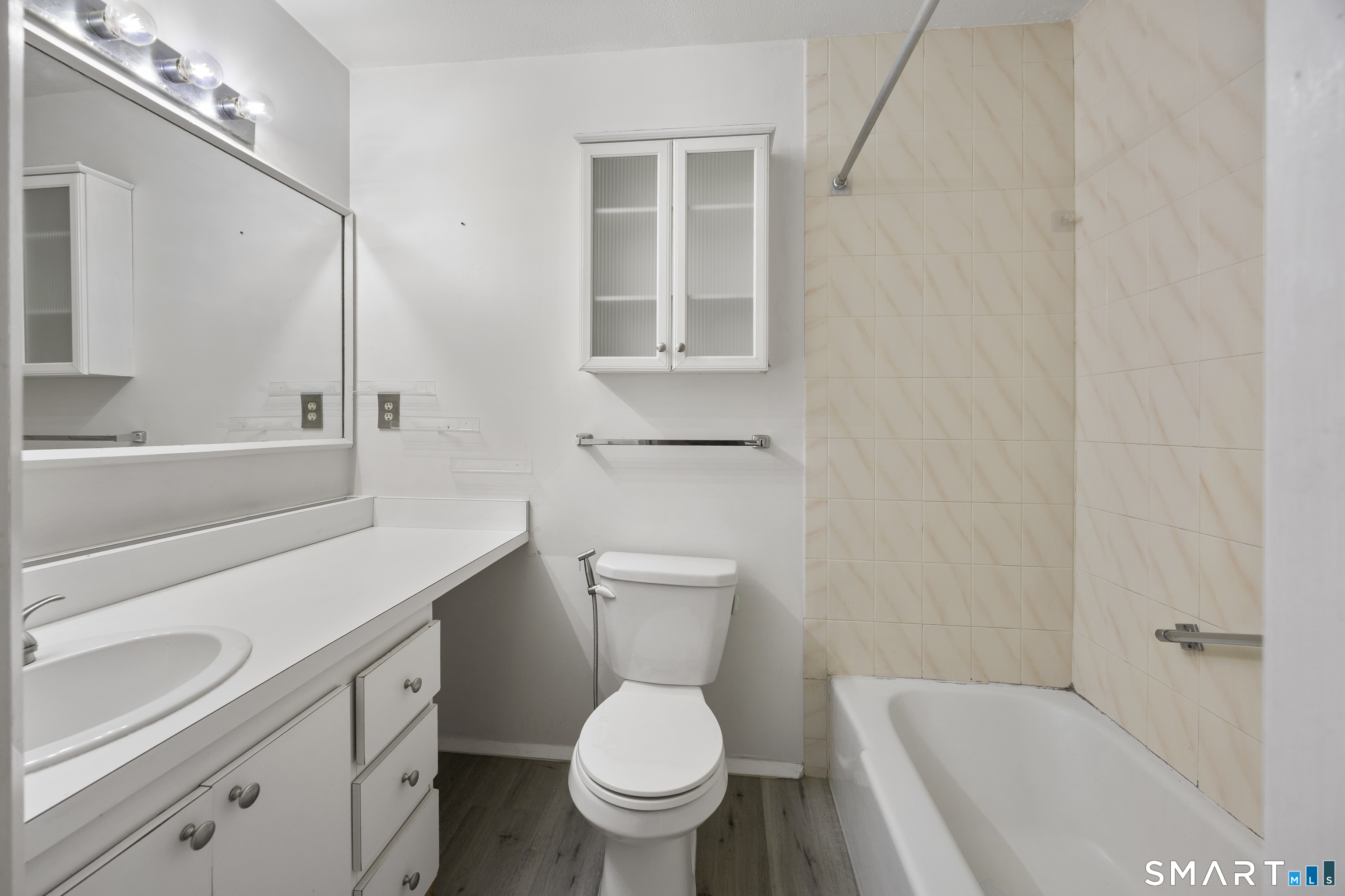 2 Earls Court Unit #F photo 20