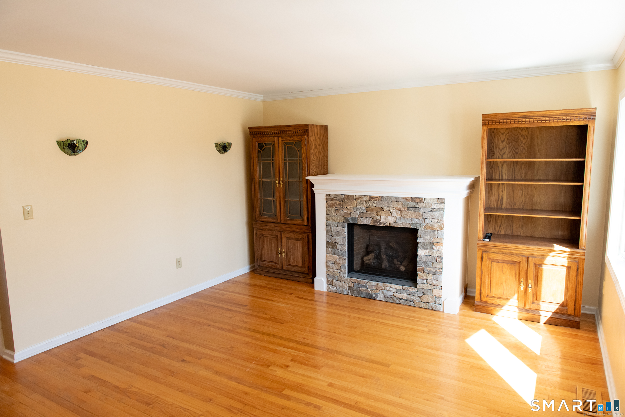 34 Center Avenue photo 6