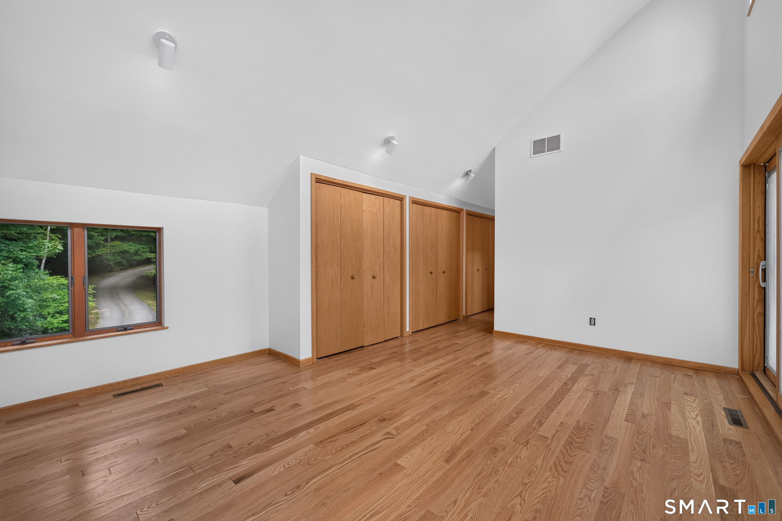 275 Randall Road photo 20
