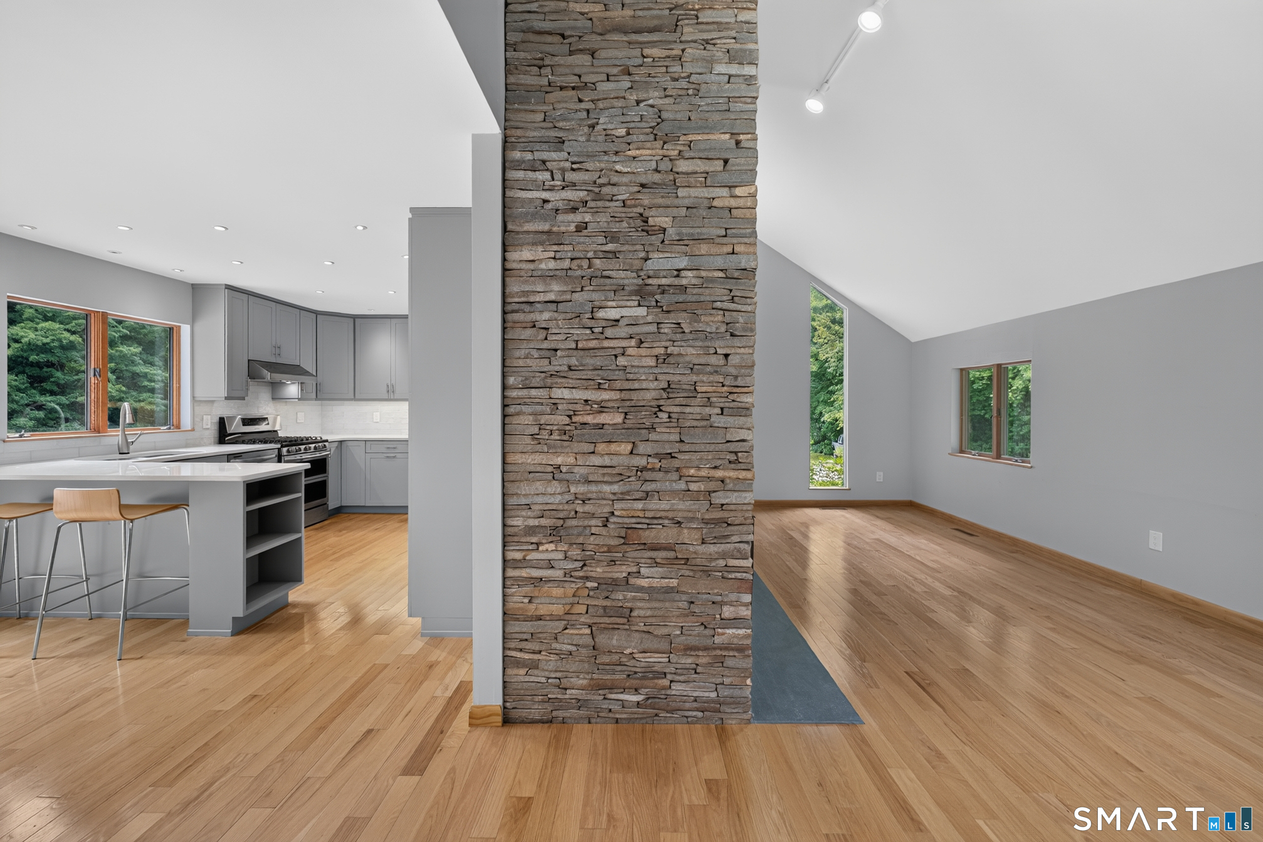 275 Randall Road photo 11