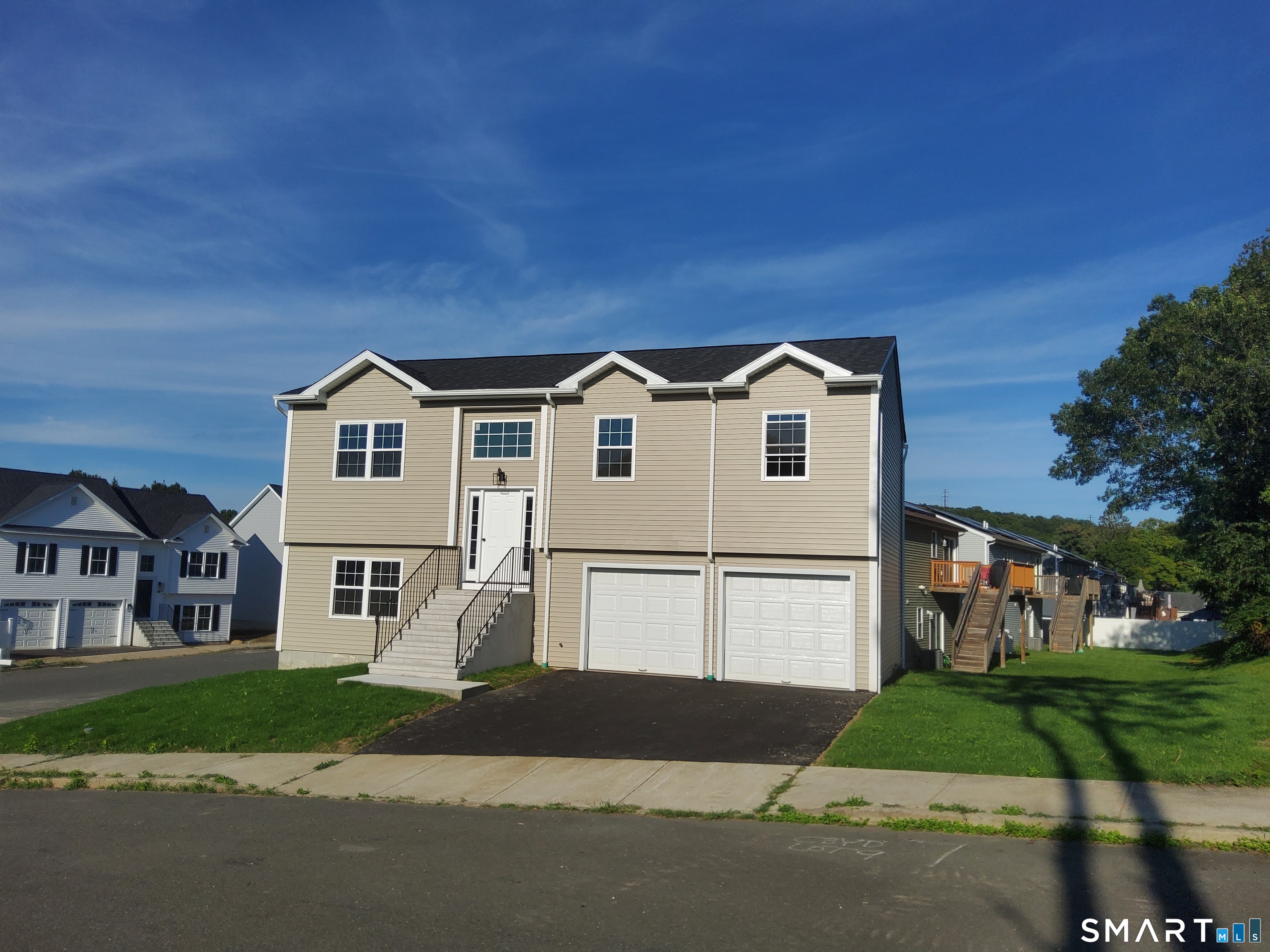 Photo 2 of Single family home for sale at 16 Kingsley Ct, Waterbury, CT 06704 | MLS# 24195131 | Listing updated on 2026-09-25