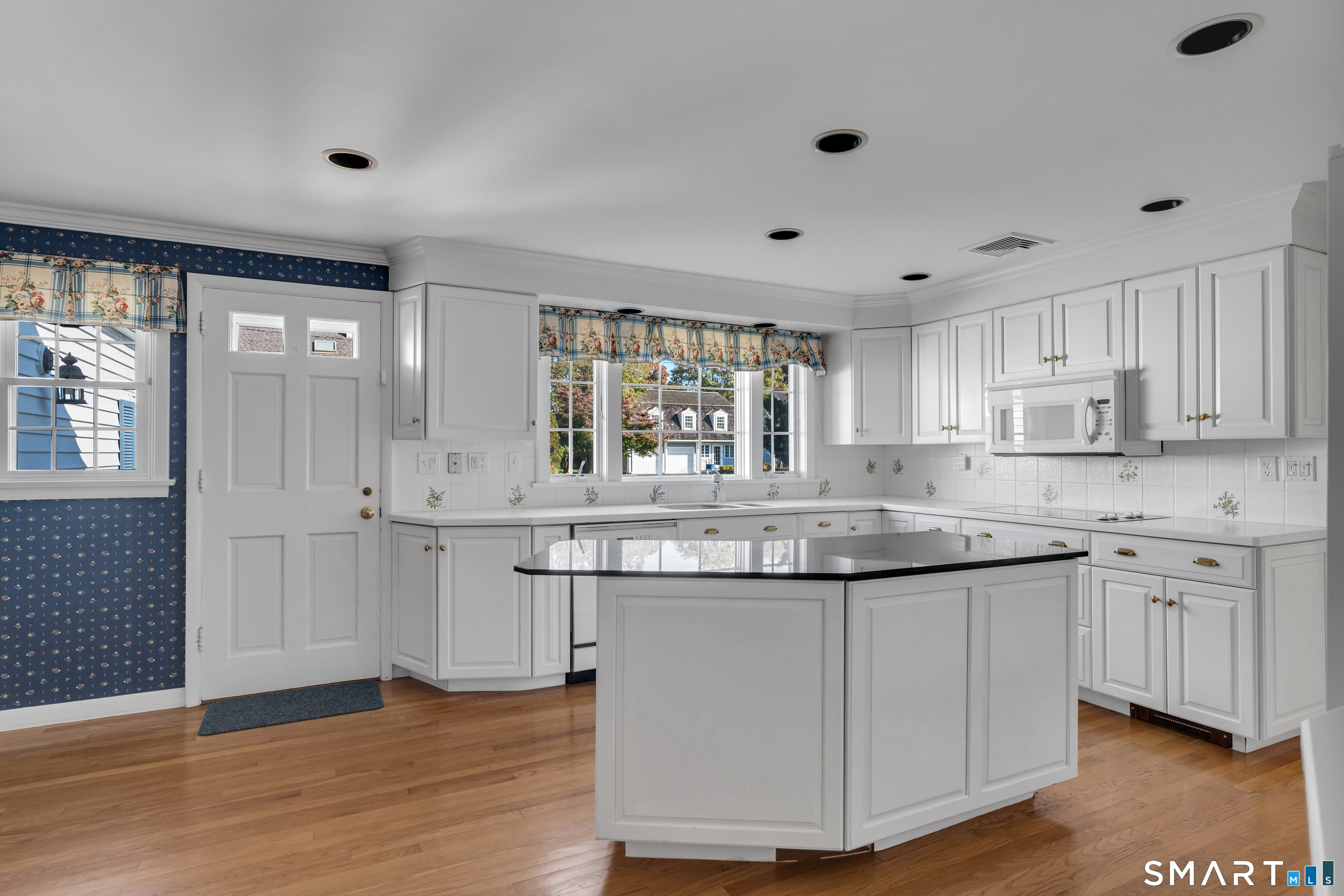 14 Neptune Avenue photo 14