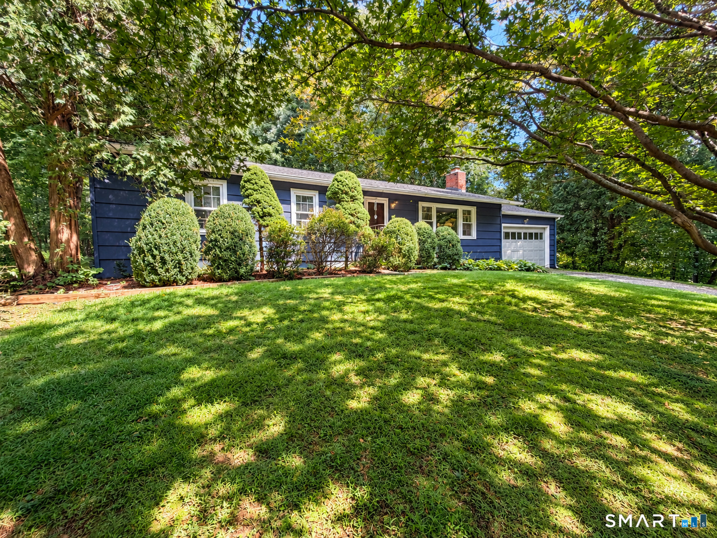 9 Joan Drive — photo 1