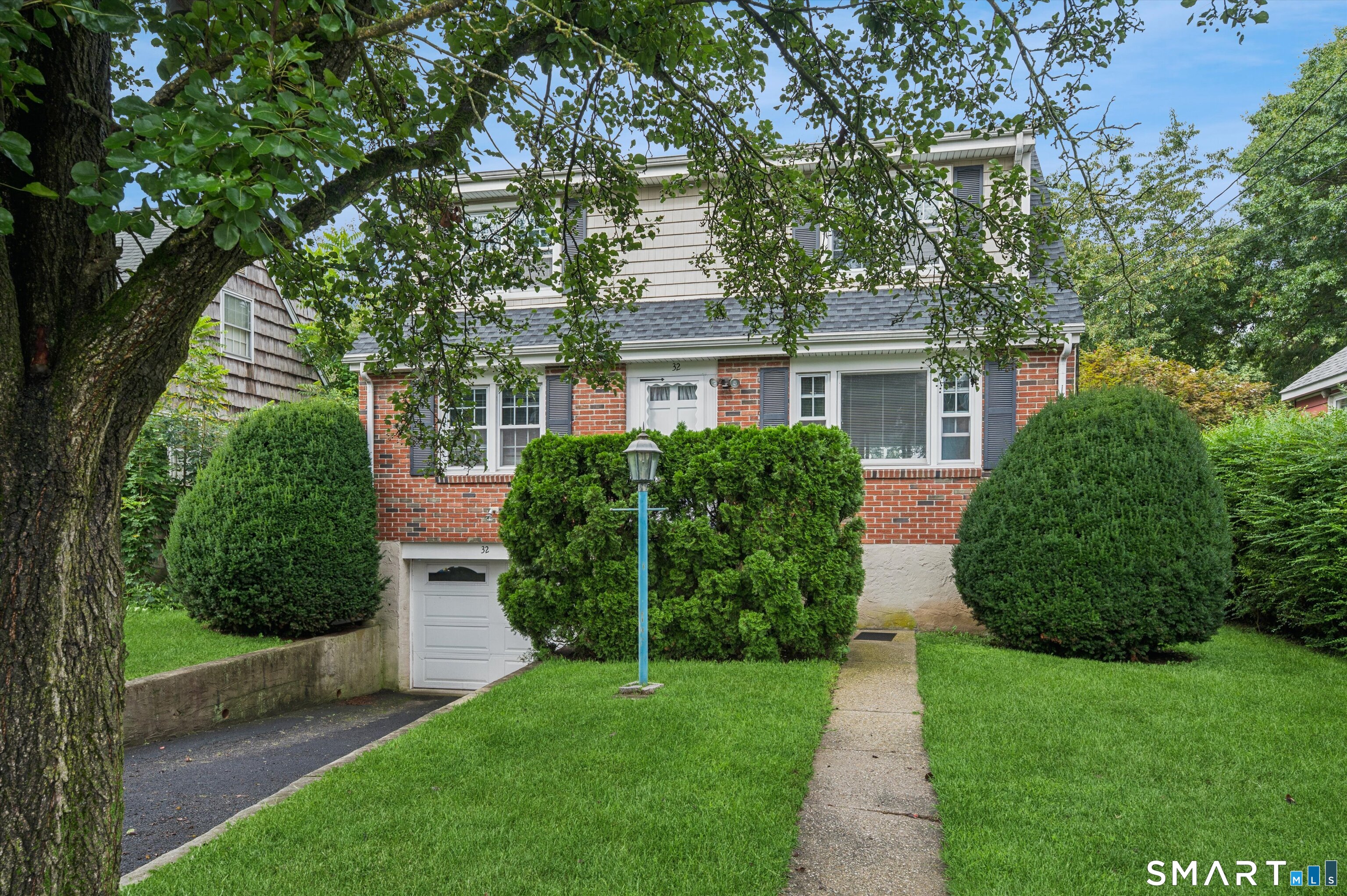 32 Hollow Wood Lane