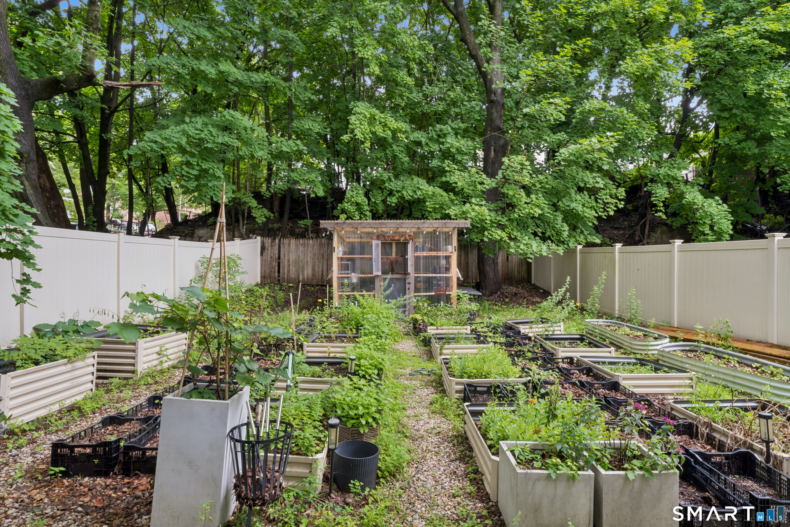 653 Winchester Avenue photo 32