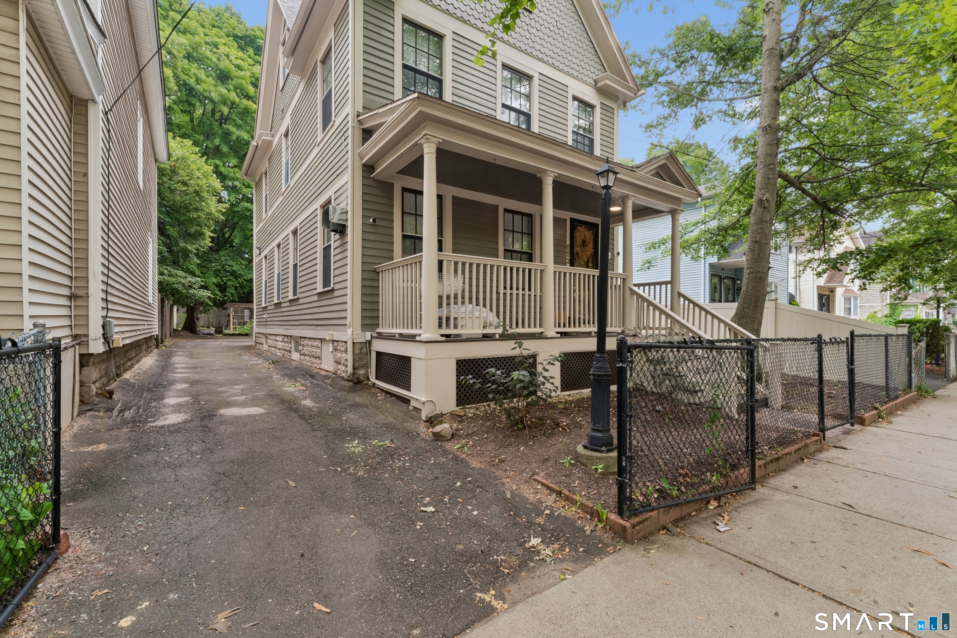 653 Winchester Avenue photo 2