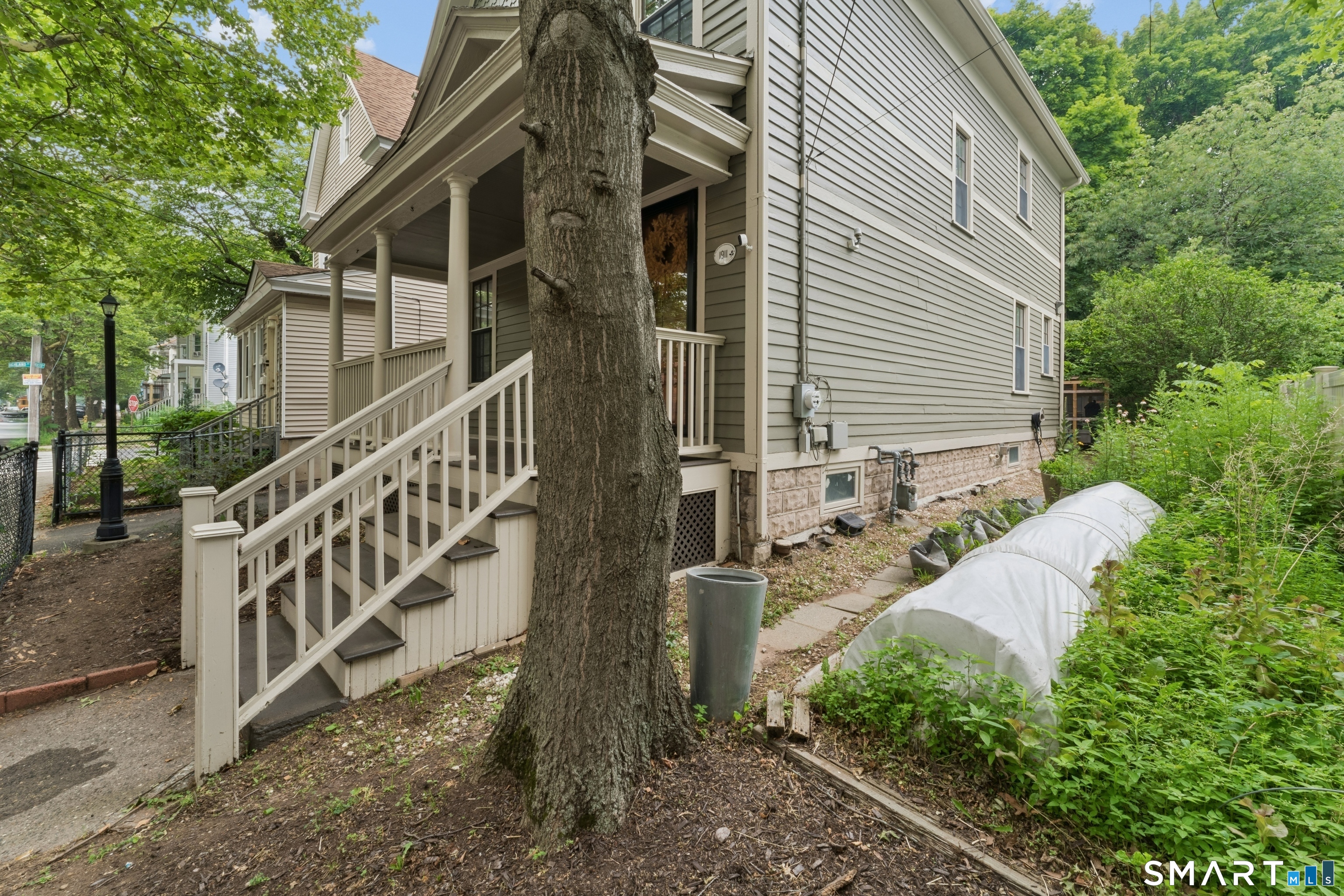653 Winchester Avenue photo 29