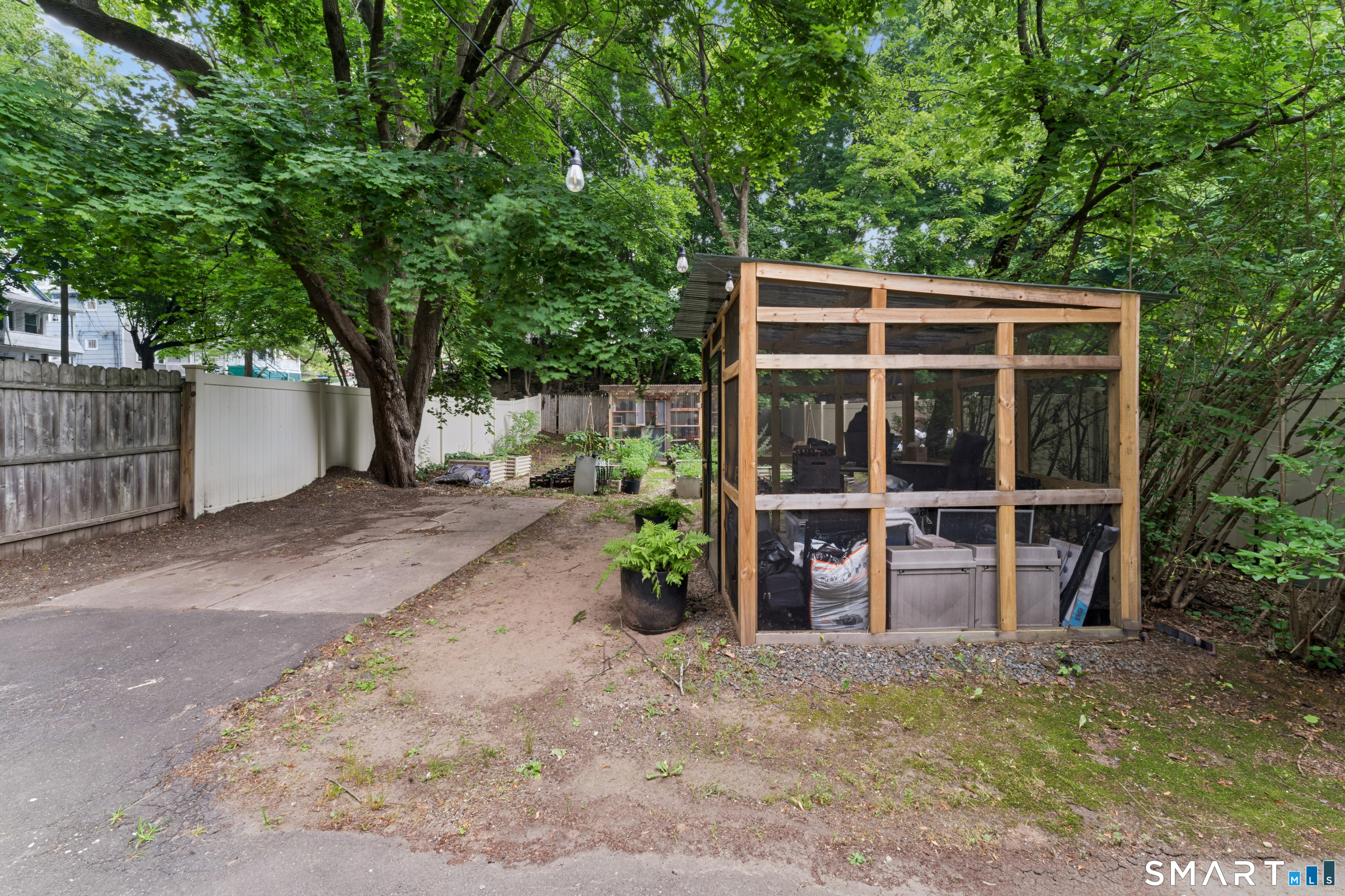 653 Winchester Avenue photo 30