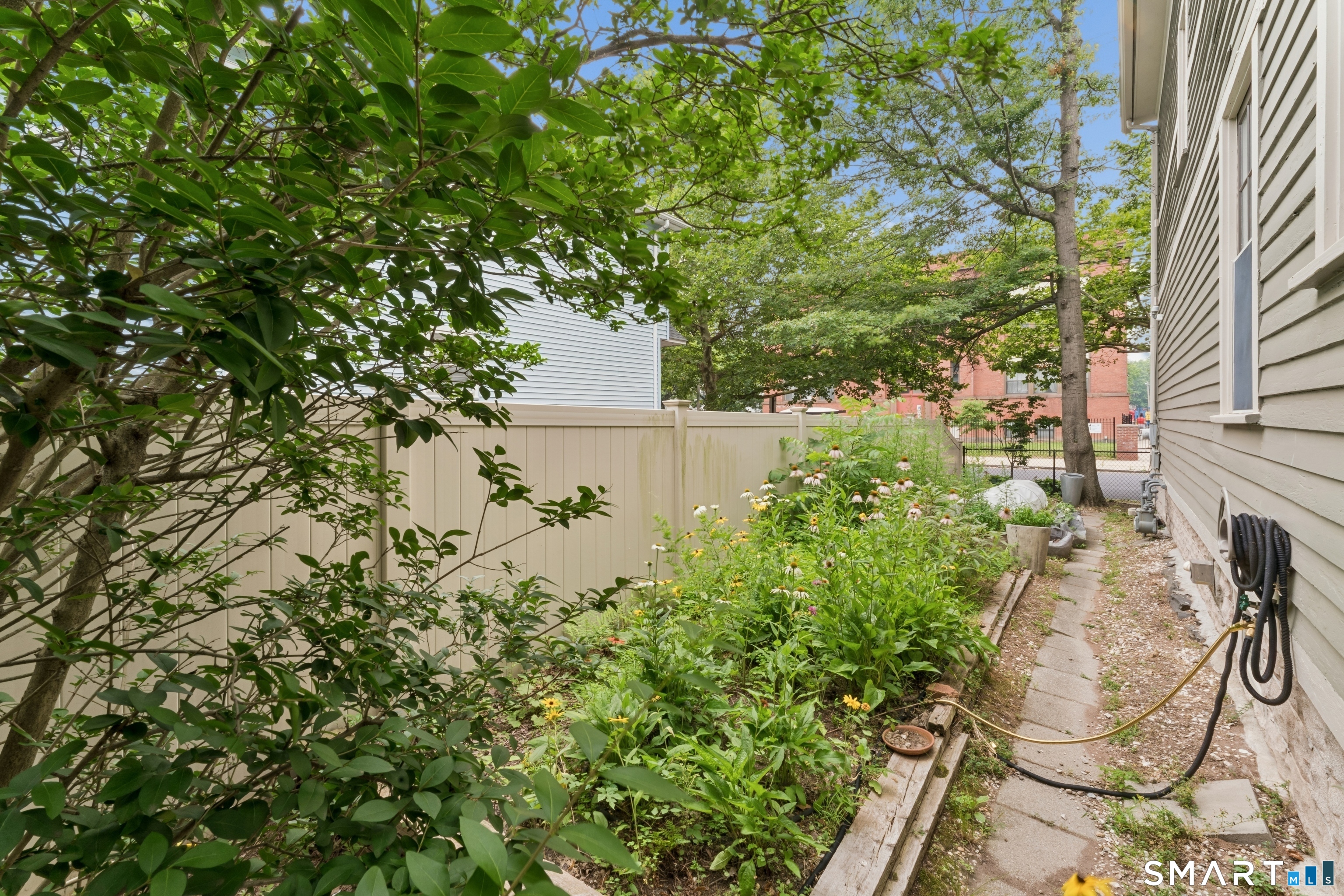 653 Winchester Avenue photo 33