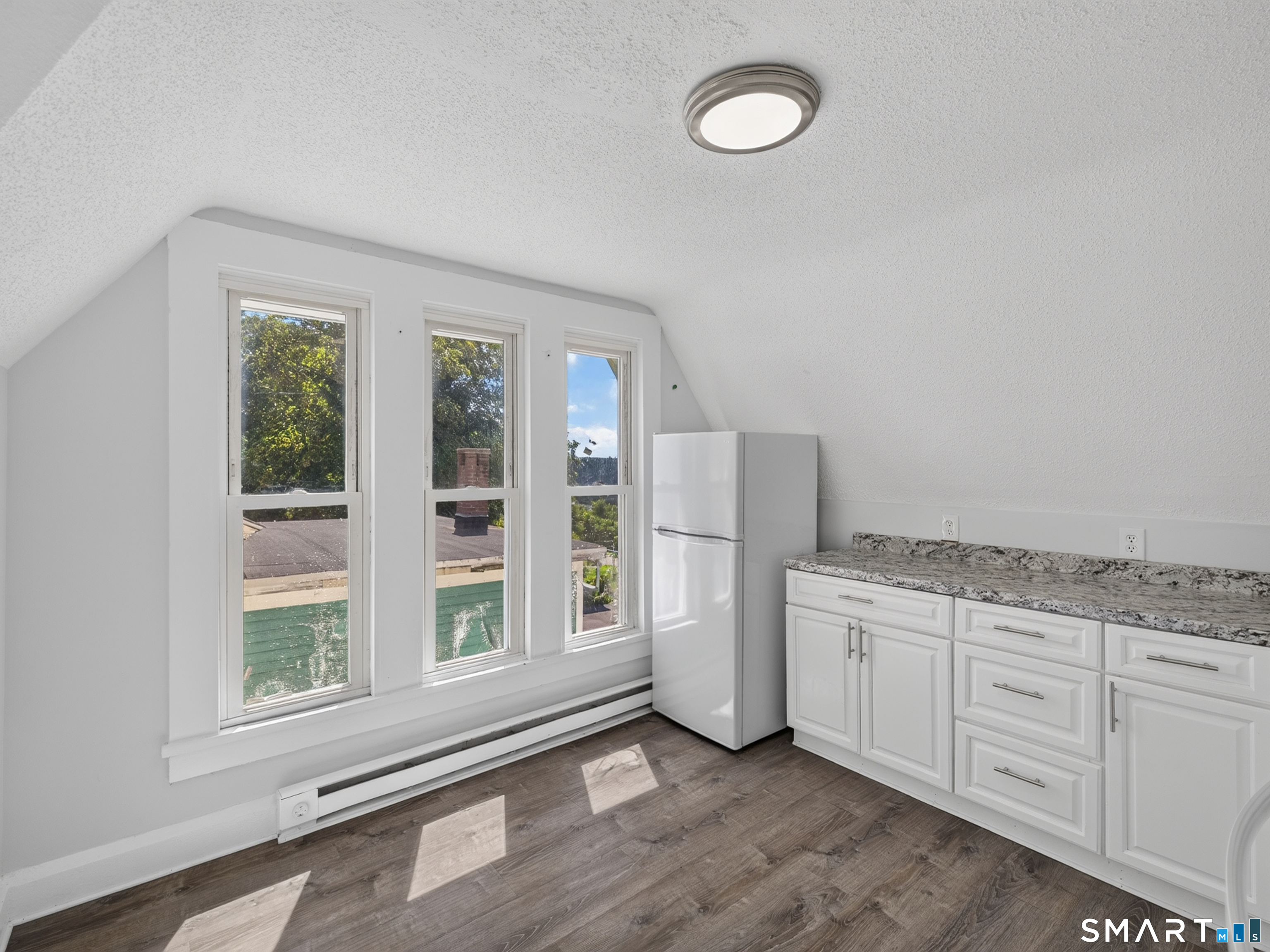 111 Laurel Hill Avenue photo 9