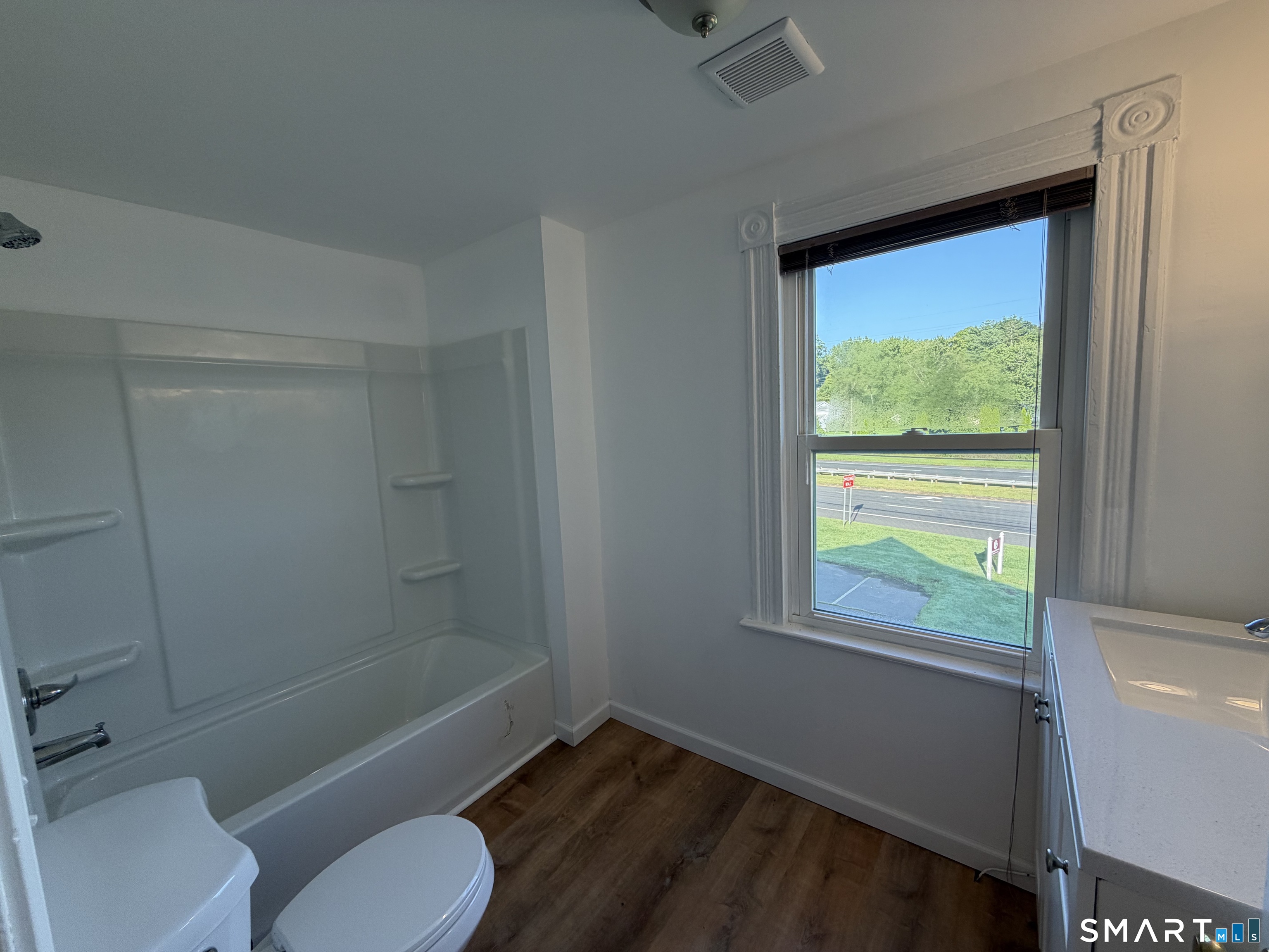 1309 Berlin Turnpike photo 10