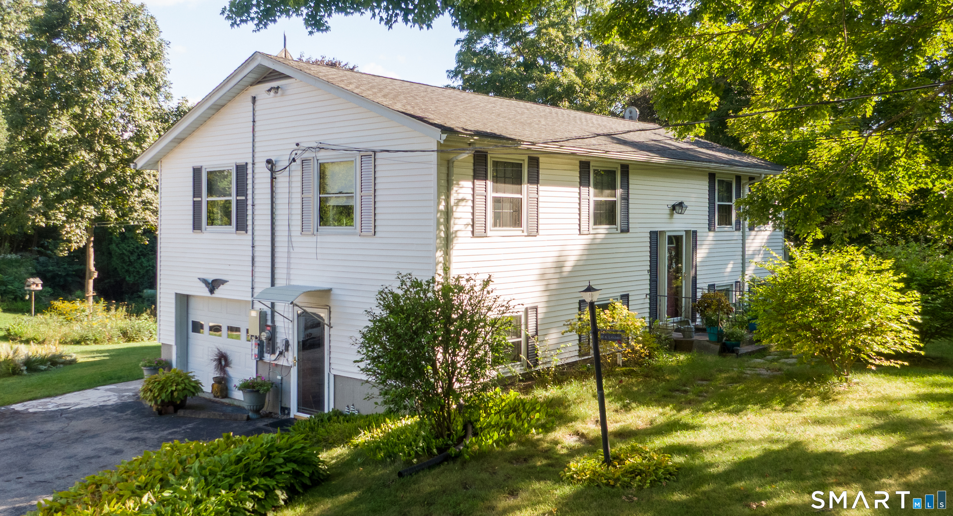 Photo 3 of Single family home for sale at 1 Corttiss Rd, Thompson, CT 06255 | MLS# 24204889 | Listing updated on 2026-09-13