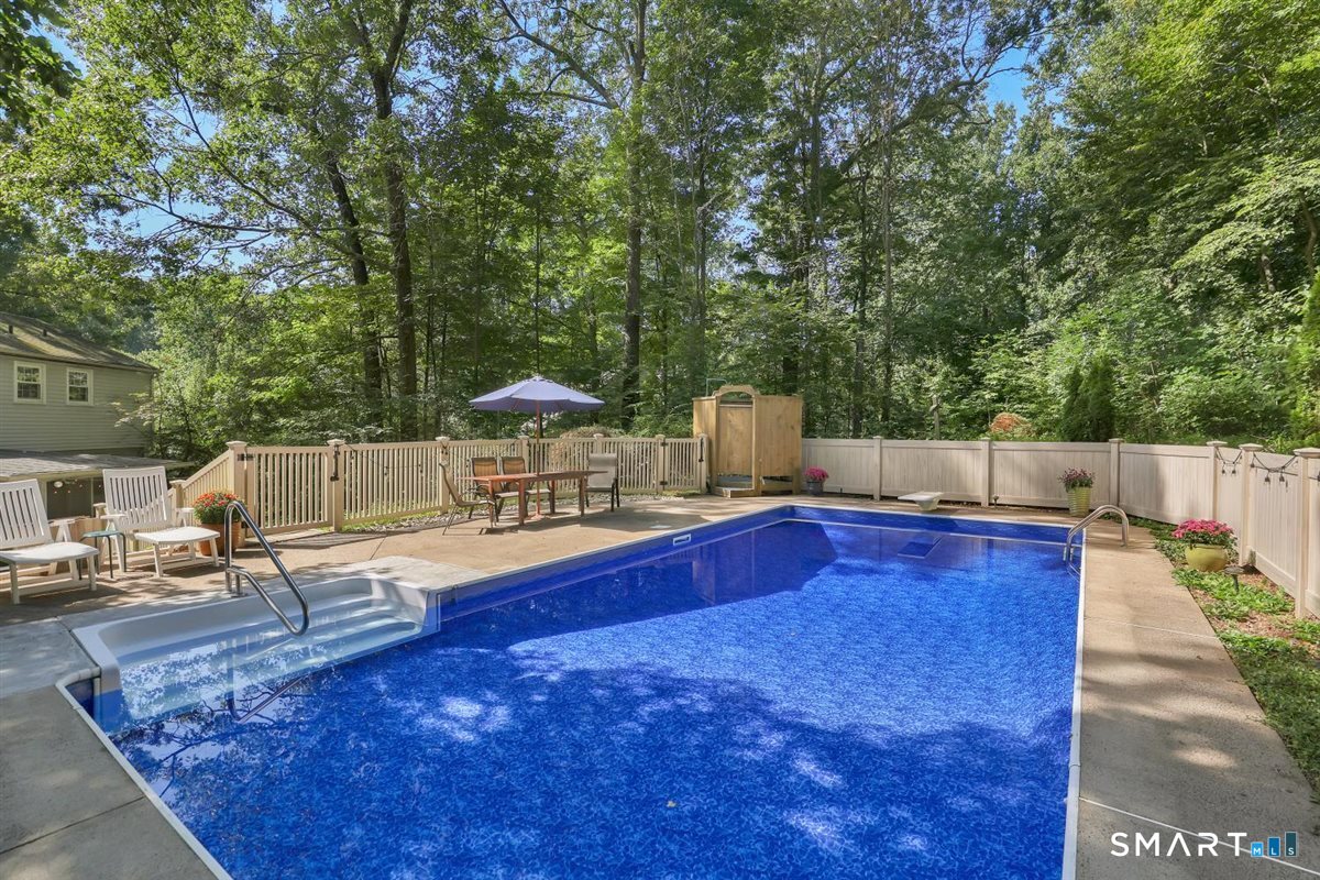 83 Crestwood Drive photo 34
