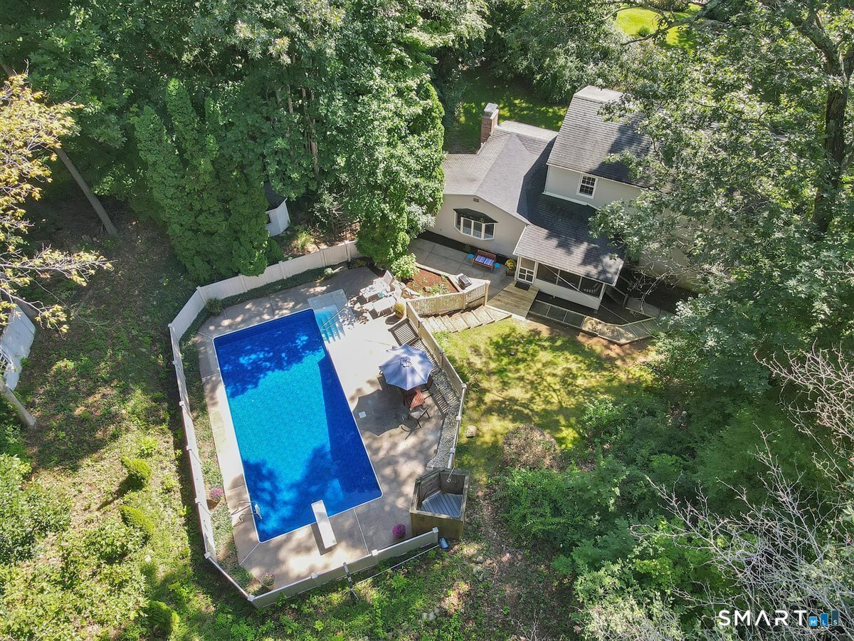 83 Crestwood Drive photo 36