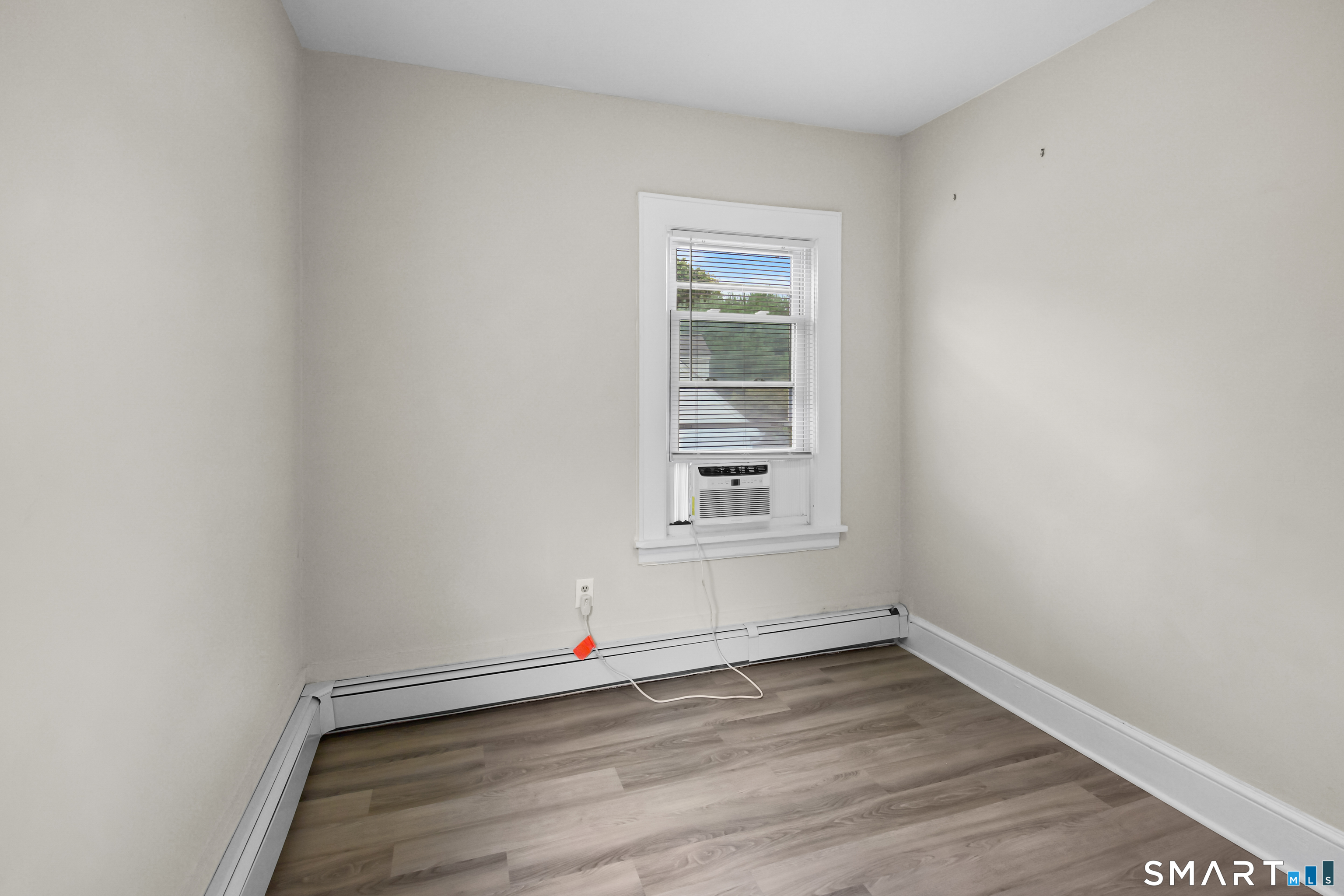 19 Maple Avenue North photo 12