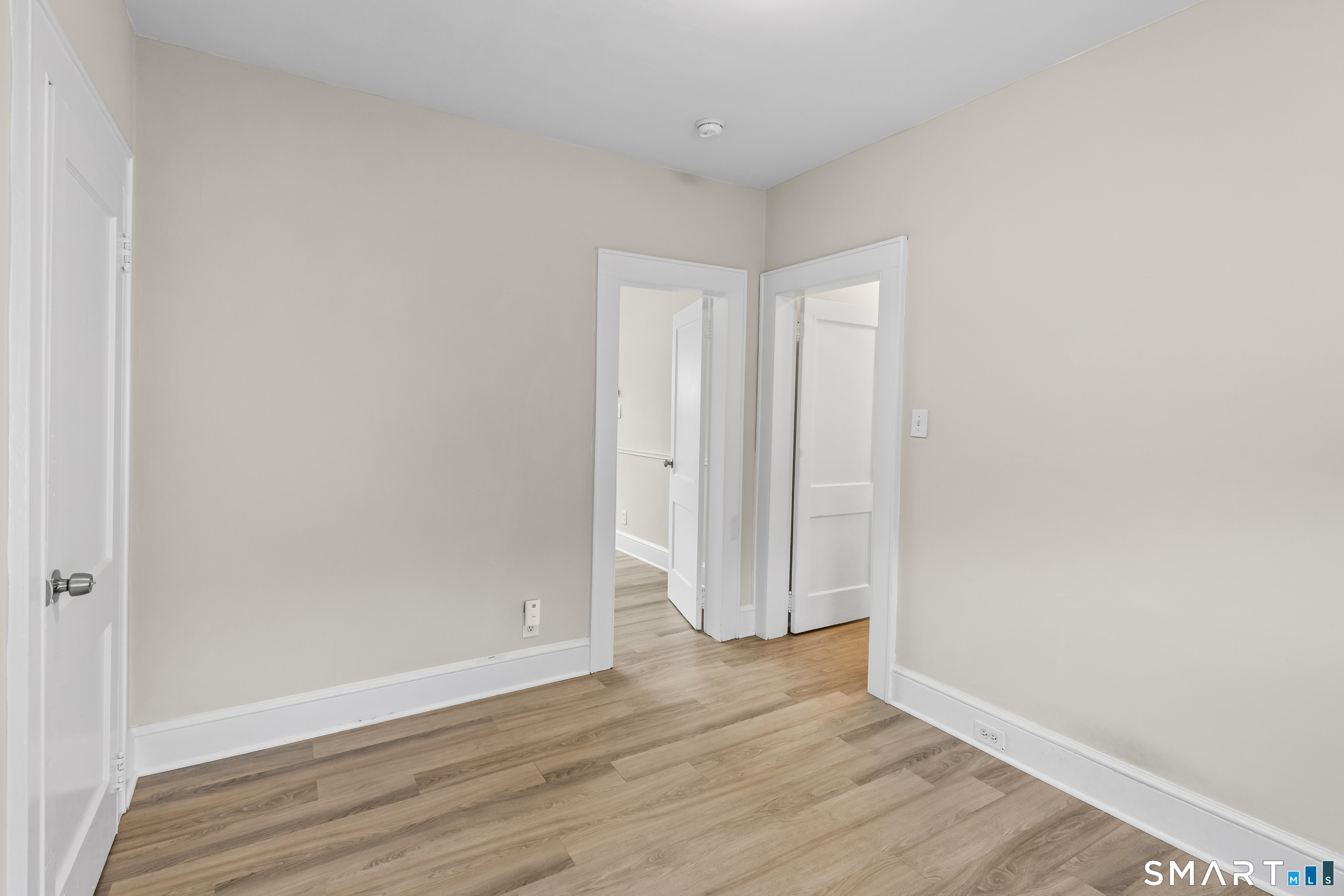 19 Maple Avenue North photo 13