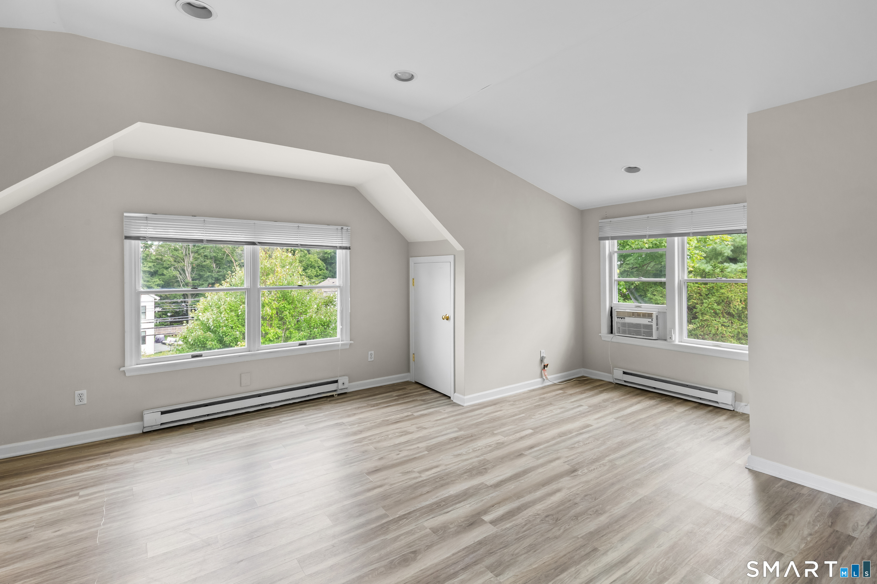 19 Maple Avenue North photo 15