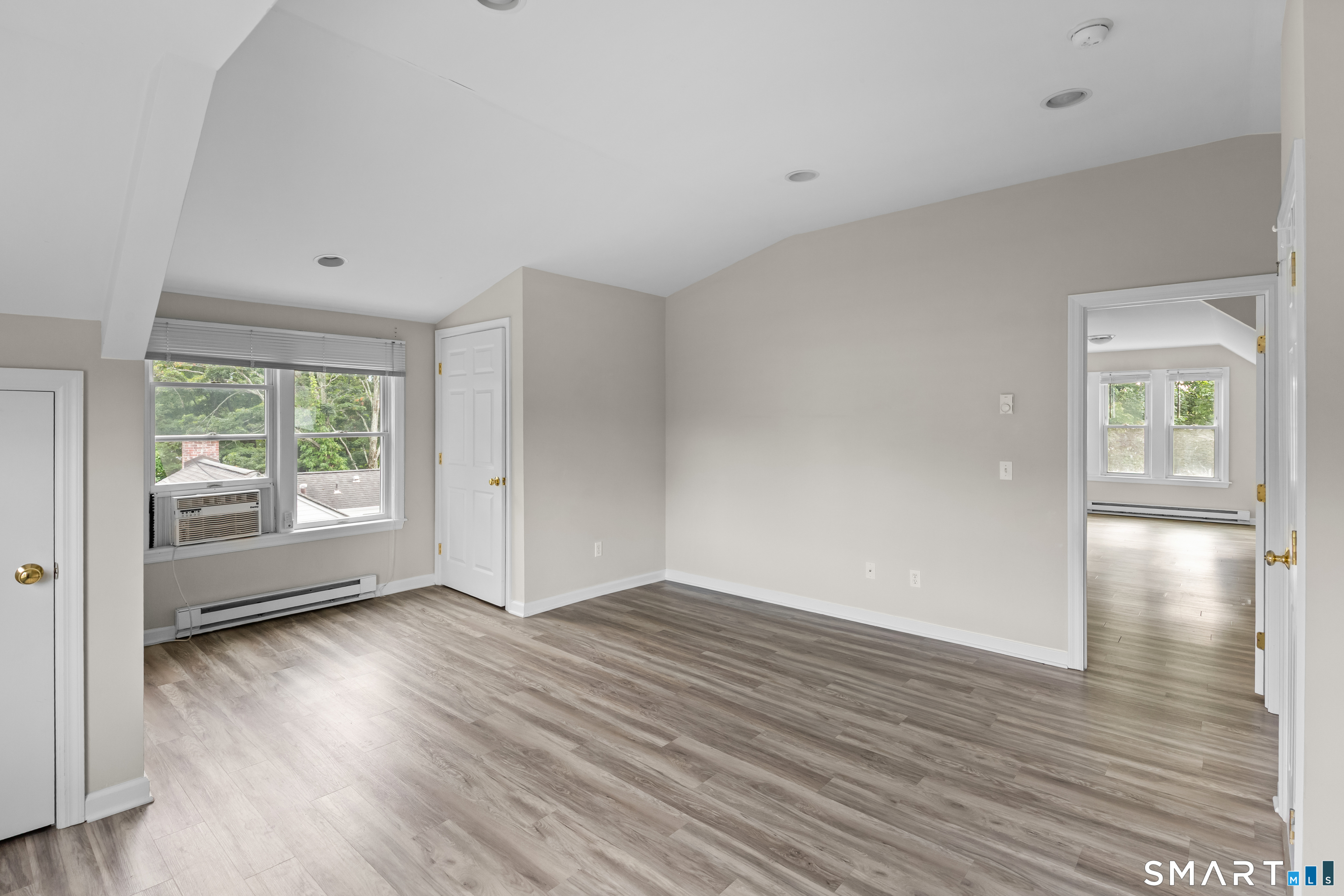 19 Maple Avenue North photo 17