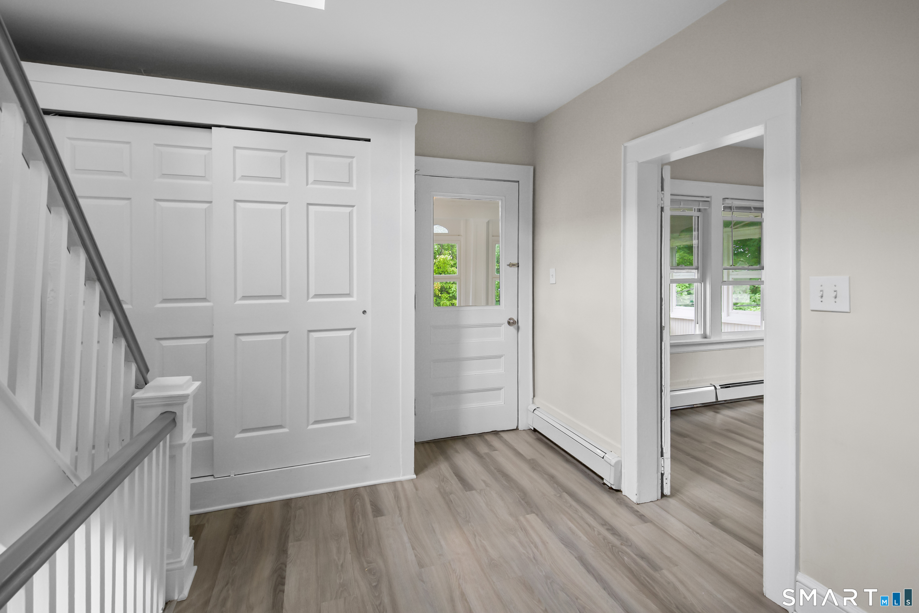 19 Maple Avenue North photo 9