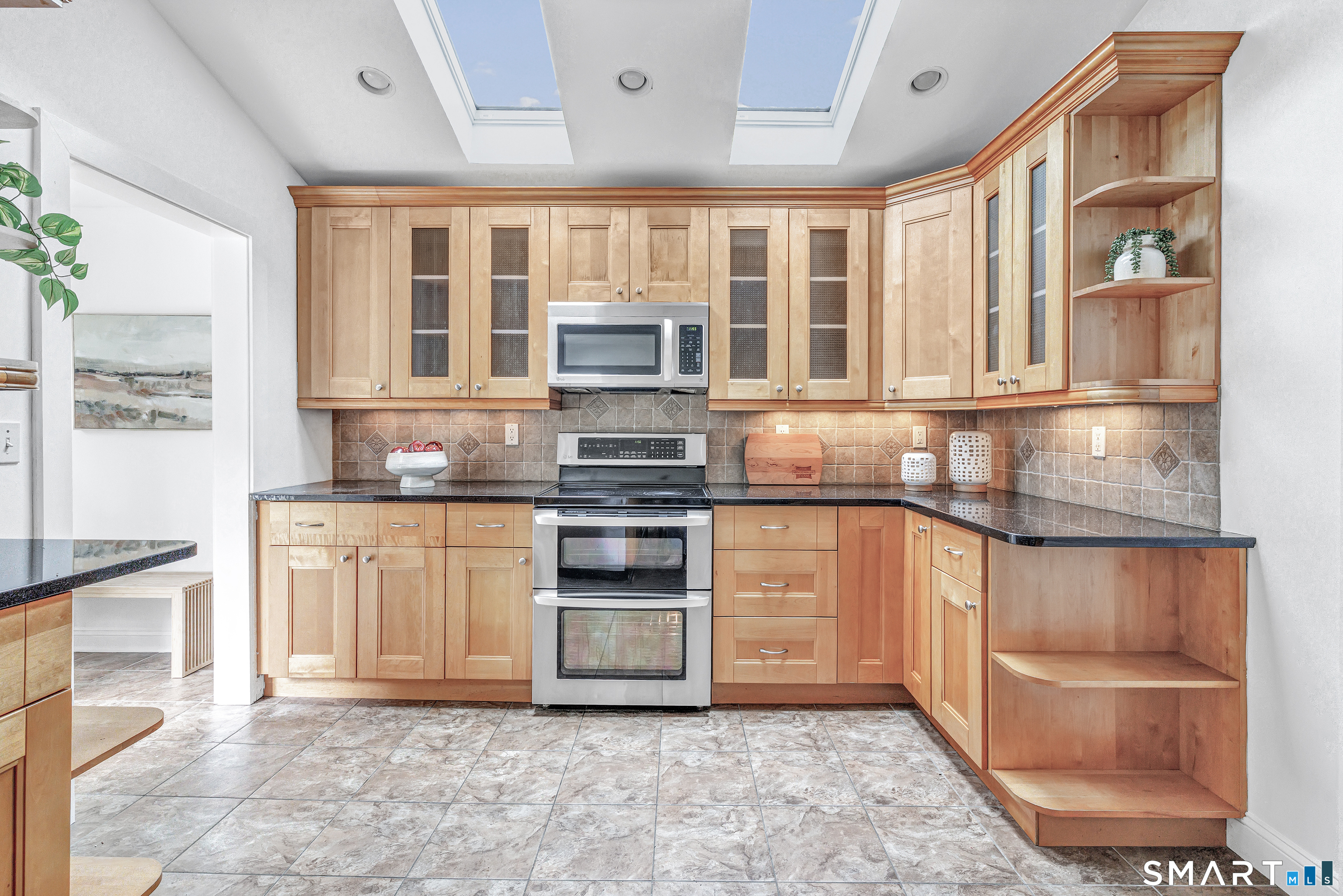 1 Maplewood Avenue photo 6