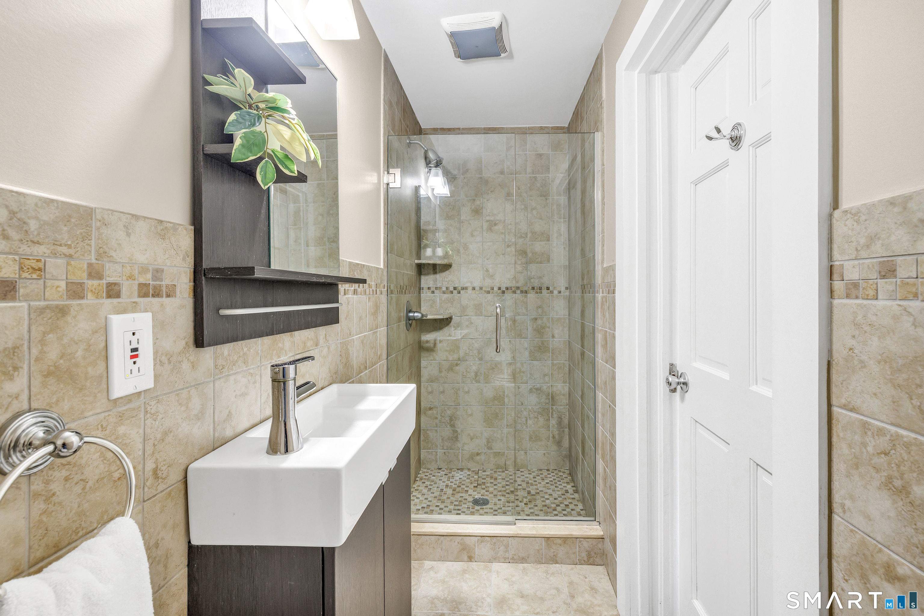 1 Maplewood Avenue photo 10