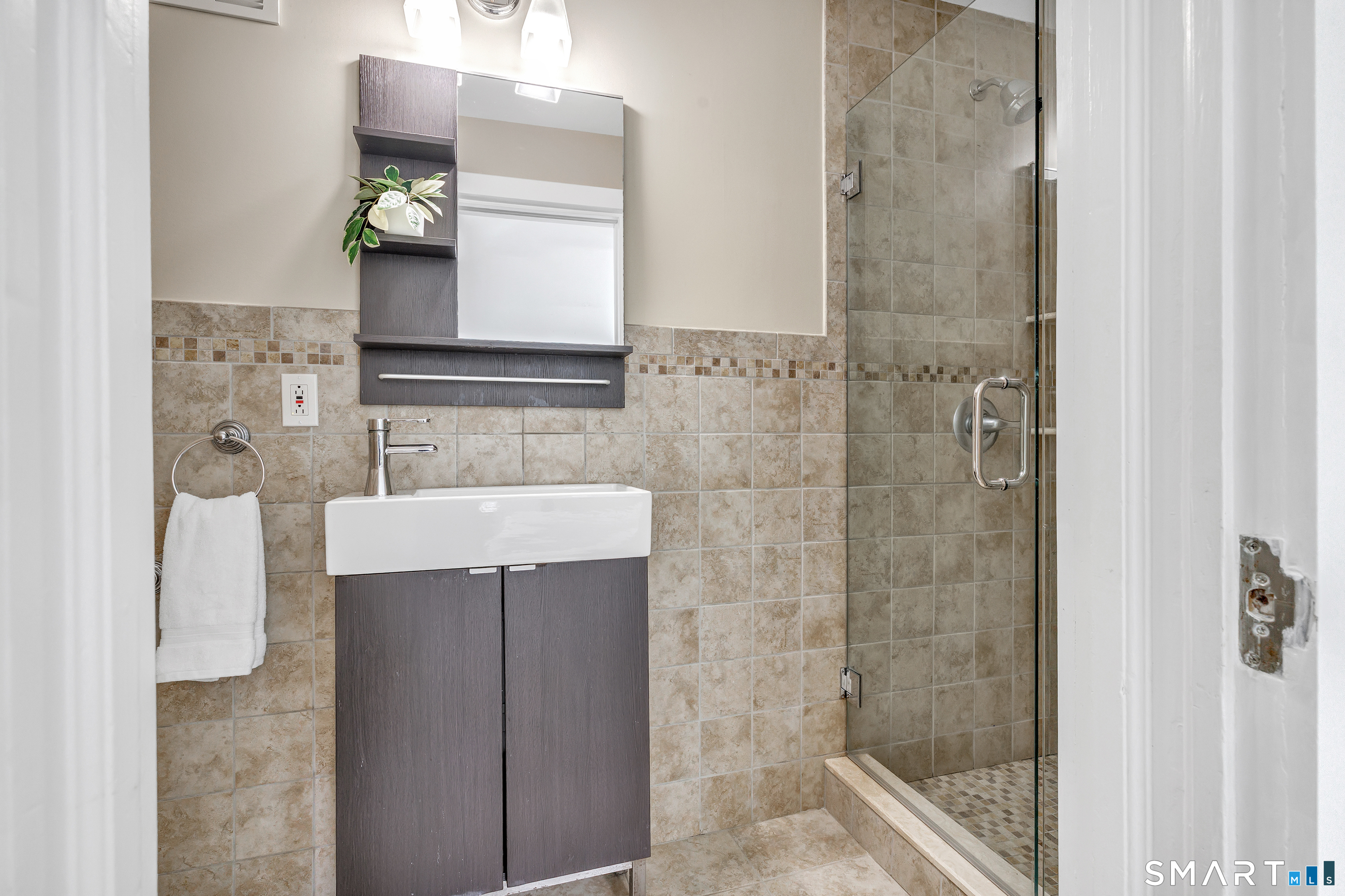1 Maplewood Avenue photo 11
