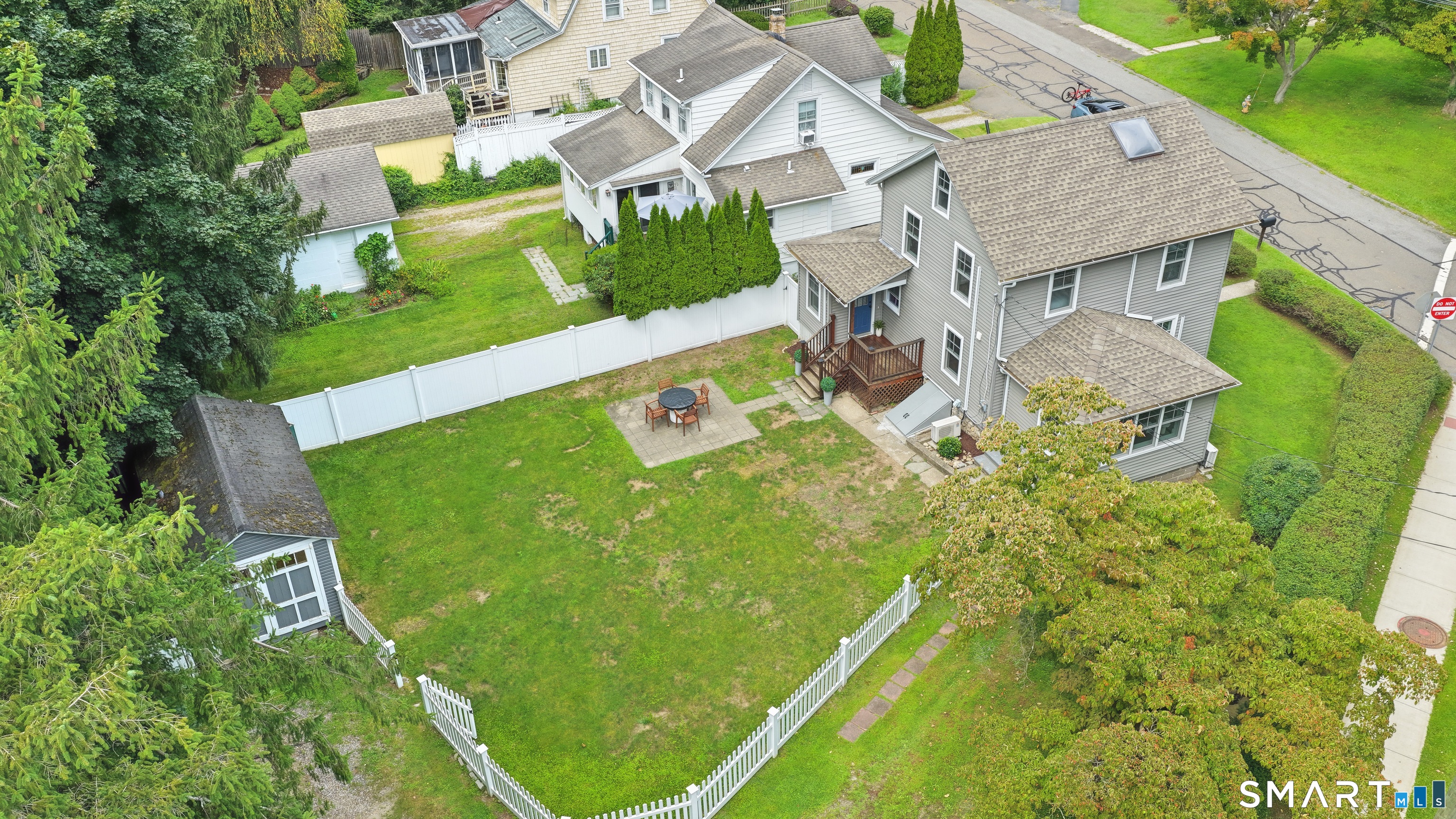 1 Maplewood Avenue photo 27