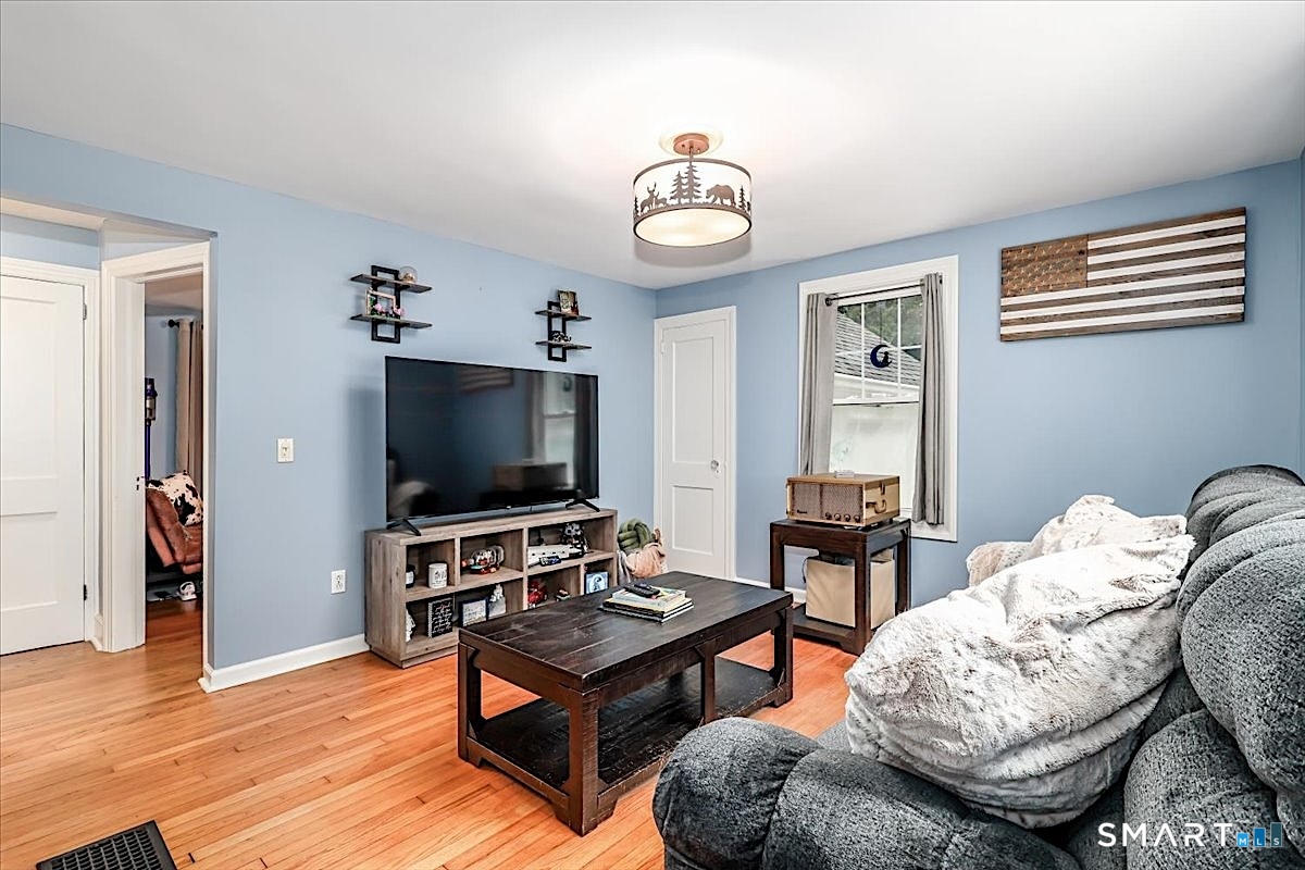 313 Torrington Road photo 12