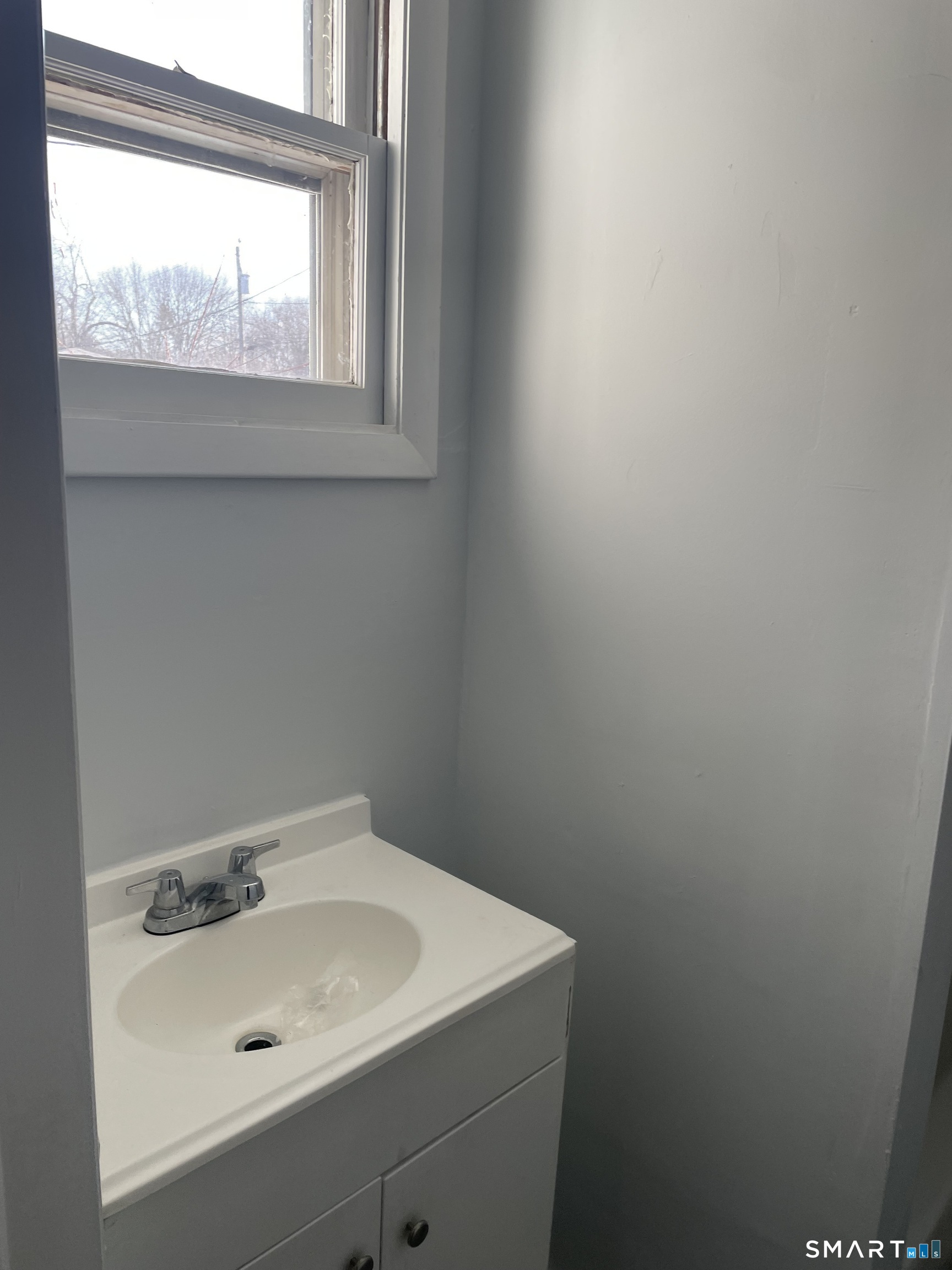 70 Highlawn Street photo 9