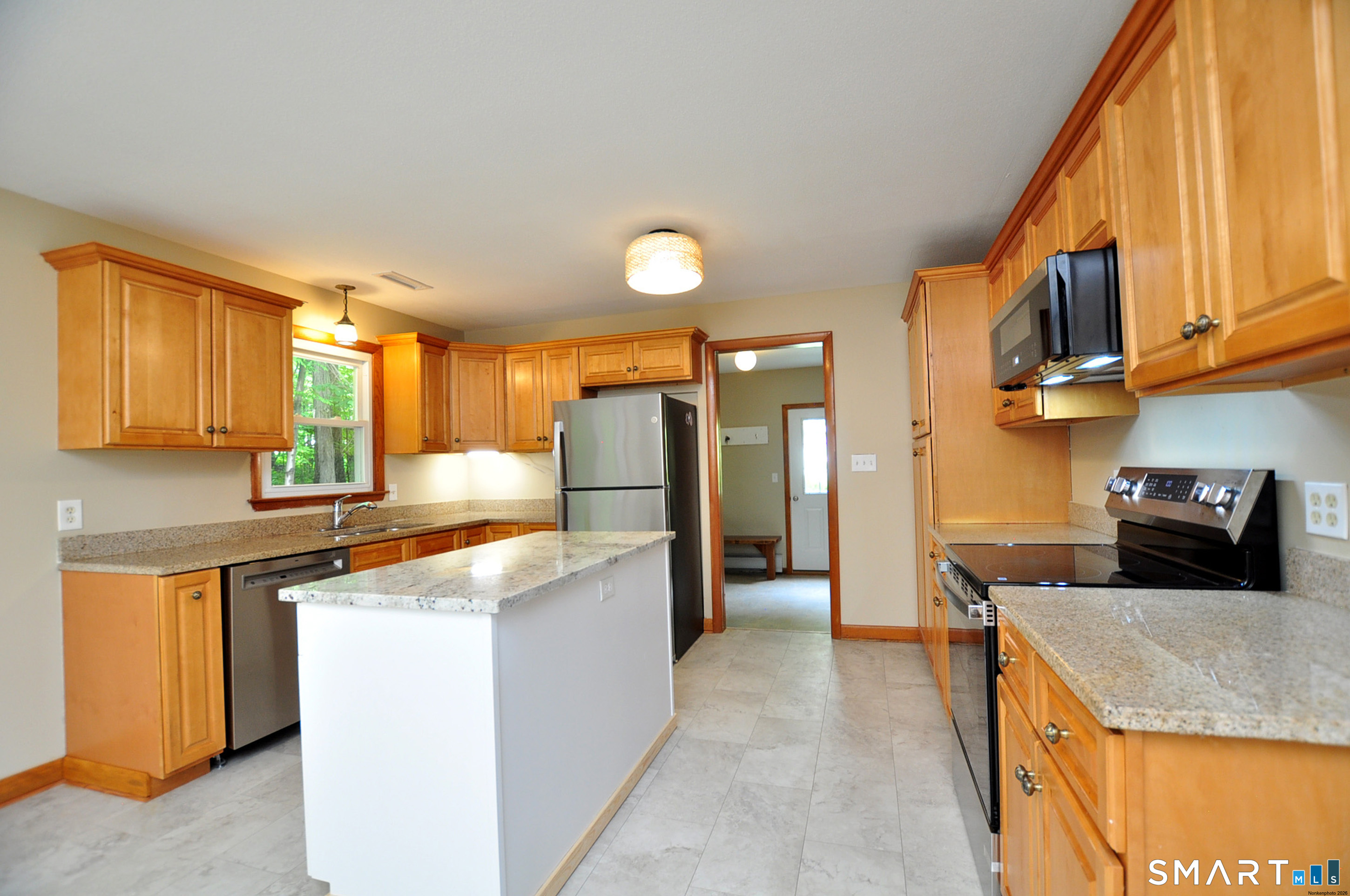 84 Holcomb Street photo 18