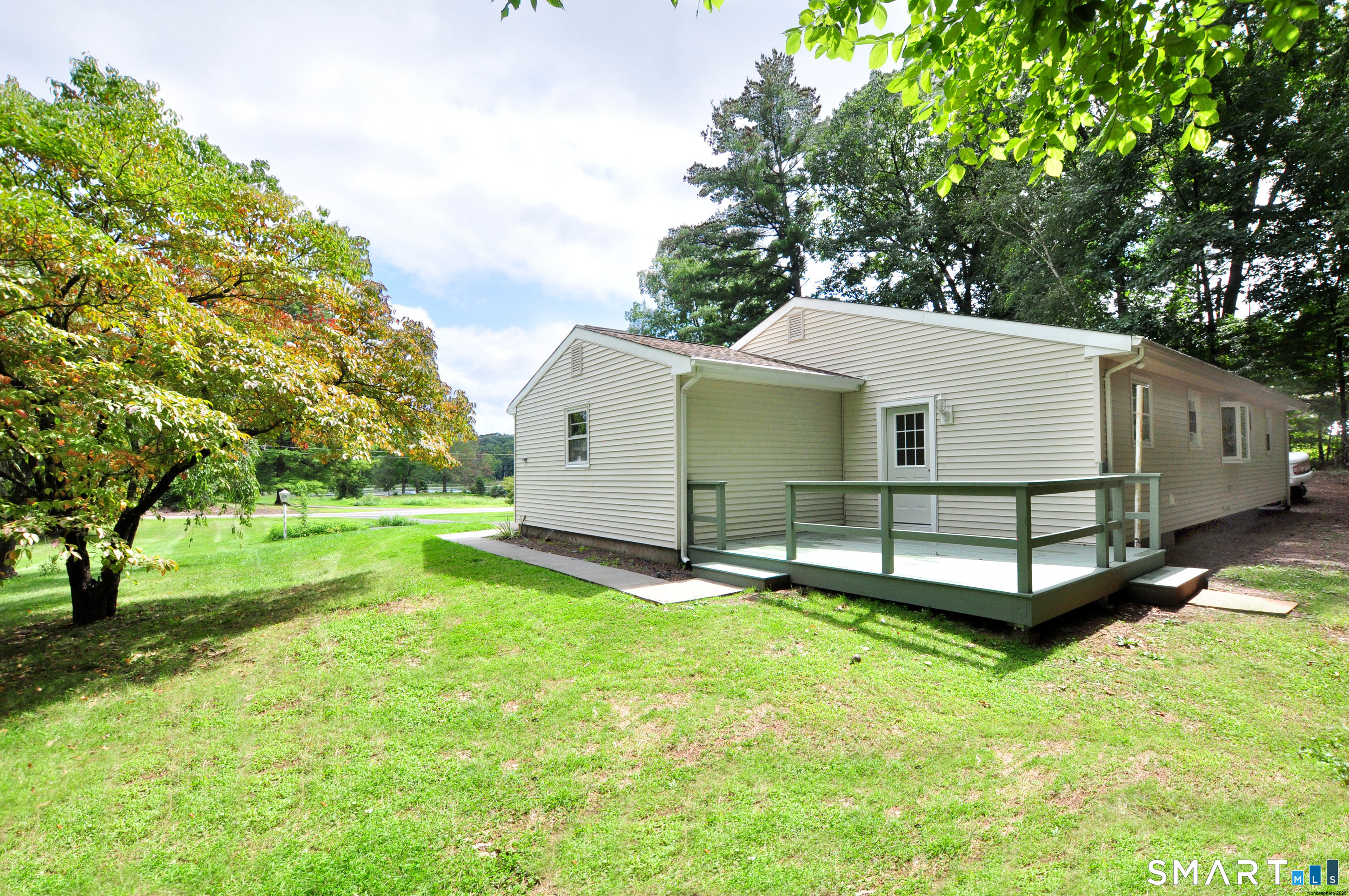84 Holcomb Street photo 4