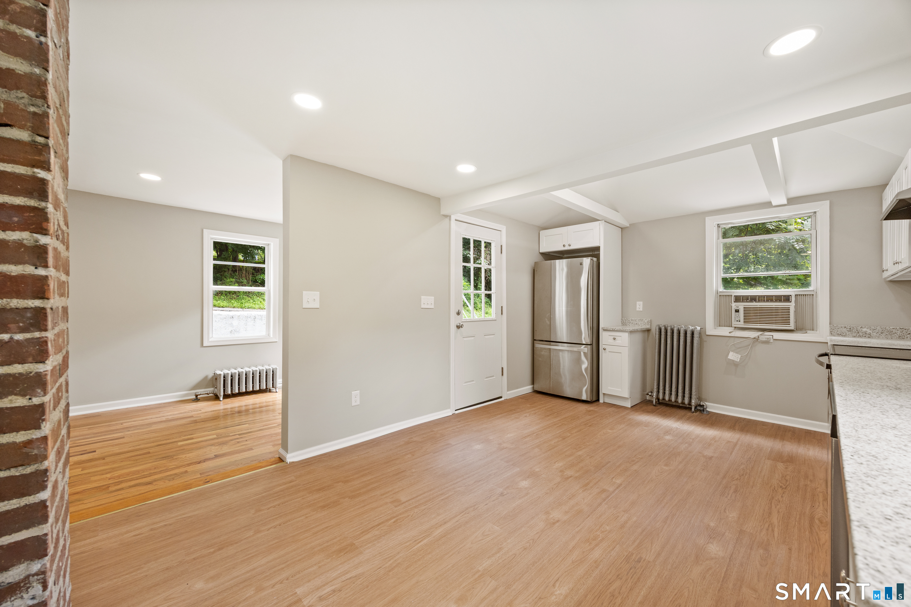 327 Steinmann Avenue photo 11
