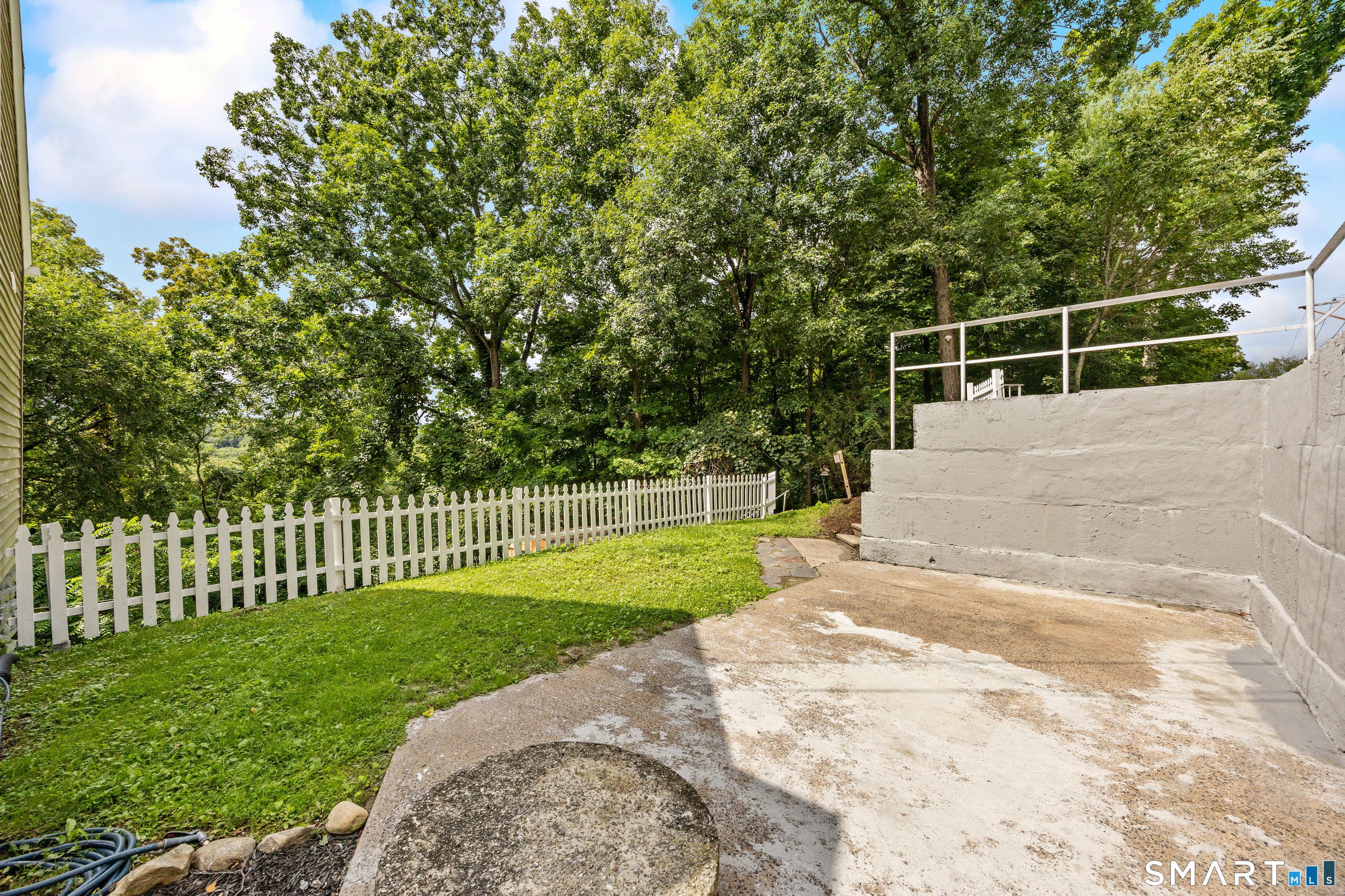 327 Steinmann Avenue photo 23
