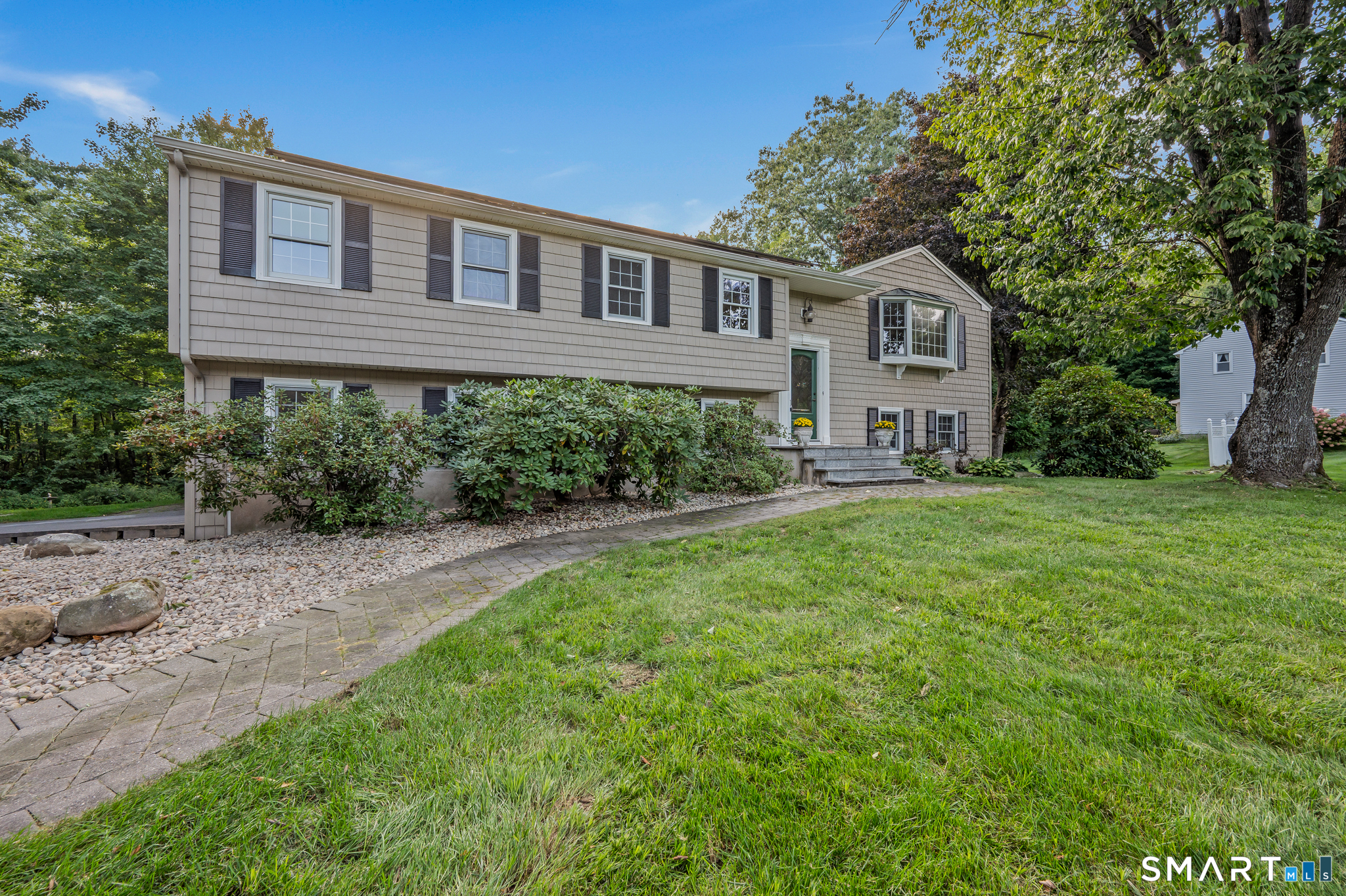Photo 1 of Single family home for sale at 7 Banbury Dr, West Simsbury, CT 06092 | MLS# 24204218 | Listing updated on 2026-09-17