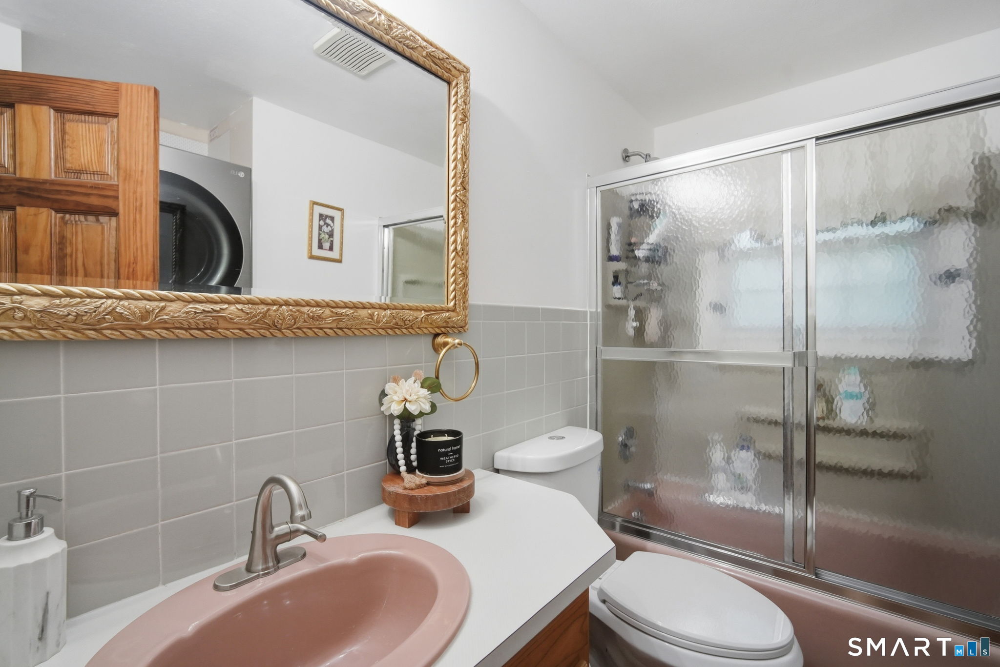 Photo 4 of Single family home for sale at 91 Forest Dr, Wethersfield, CT 06109 | MLS# 24203782 | Listing updated on 2026-09-18