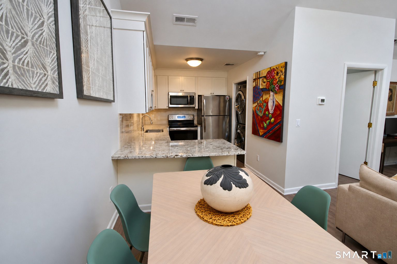 2289 Bedford Street, Stamford, Connecticut photo 4