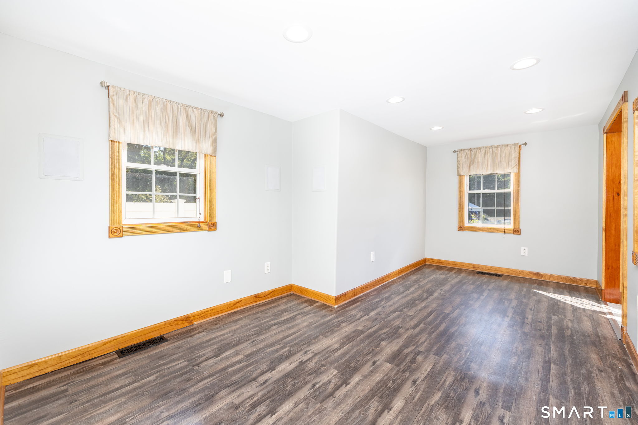 768 Terryville Avenue photo 10