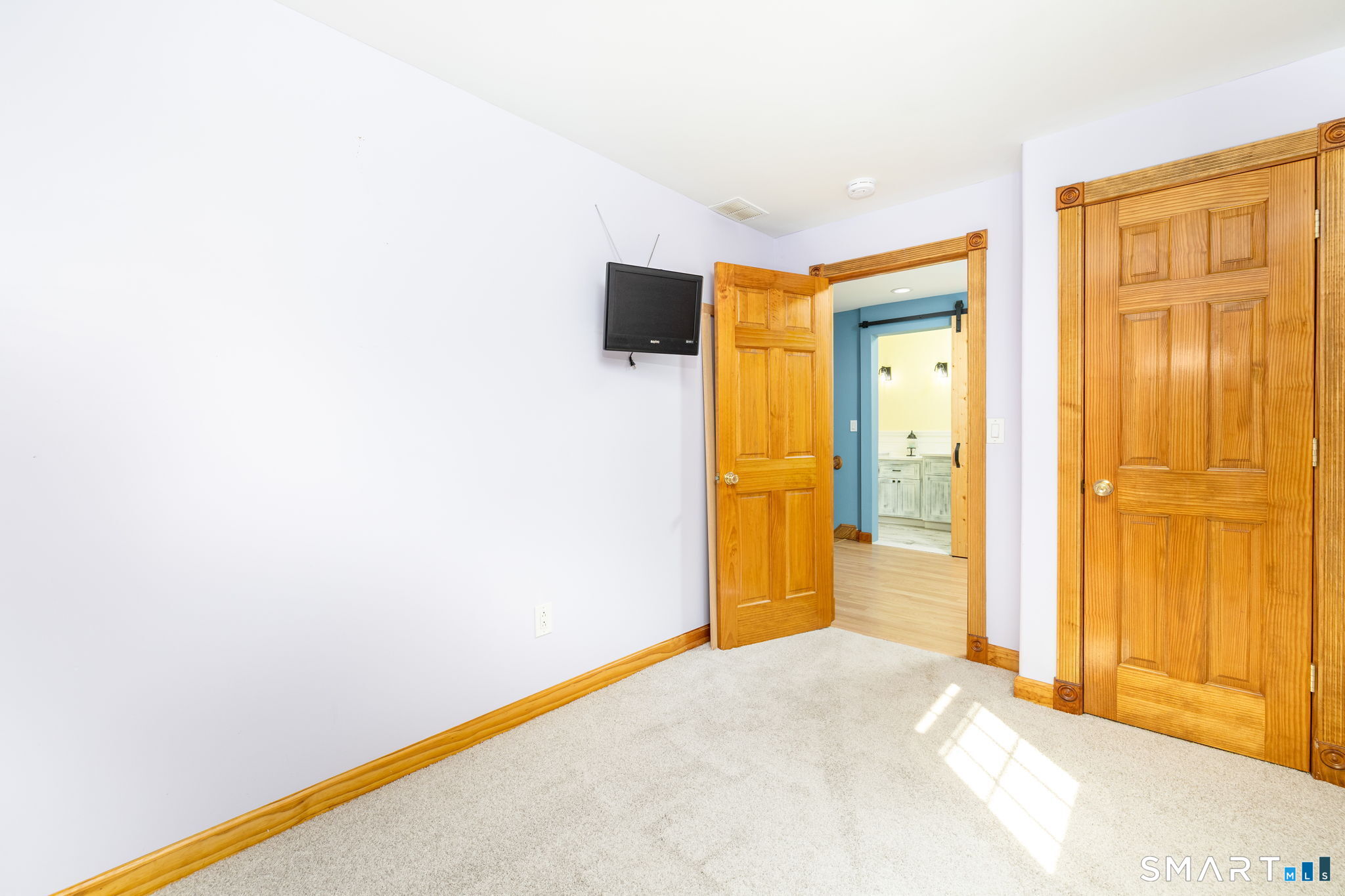 768 Terryville Avenue photo 20