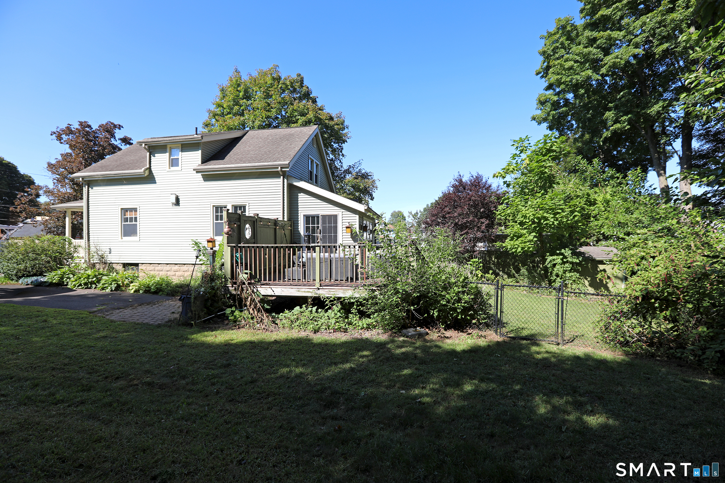 11 Grant Avenue photo 18