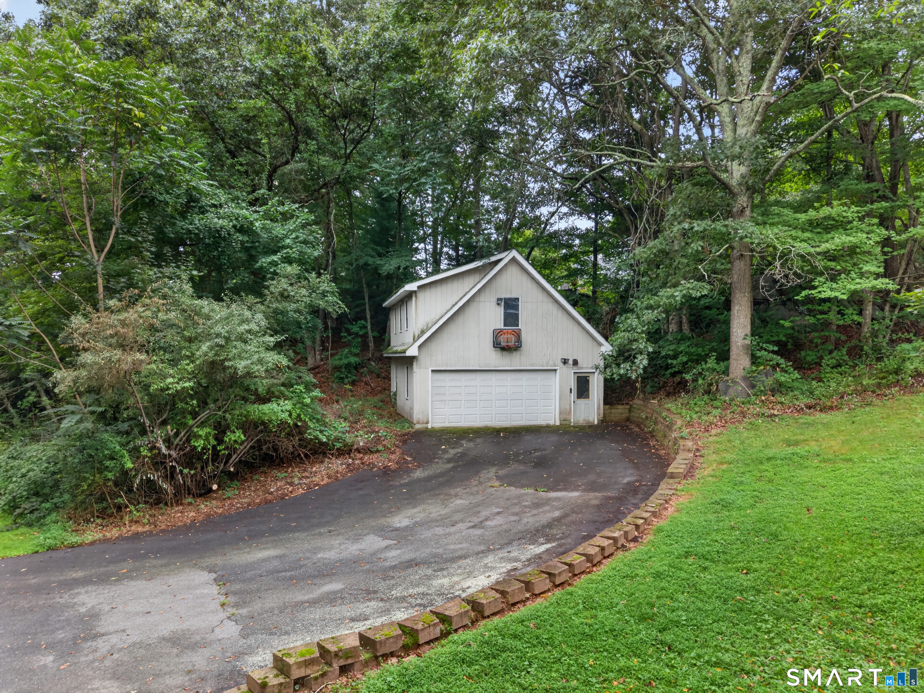 61 Springbrook Road photo 4