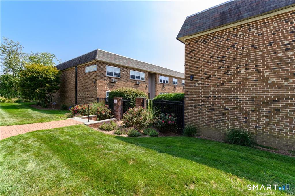 637 Cove Road, Stamford, Connecticut photo 3