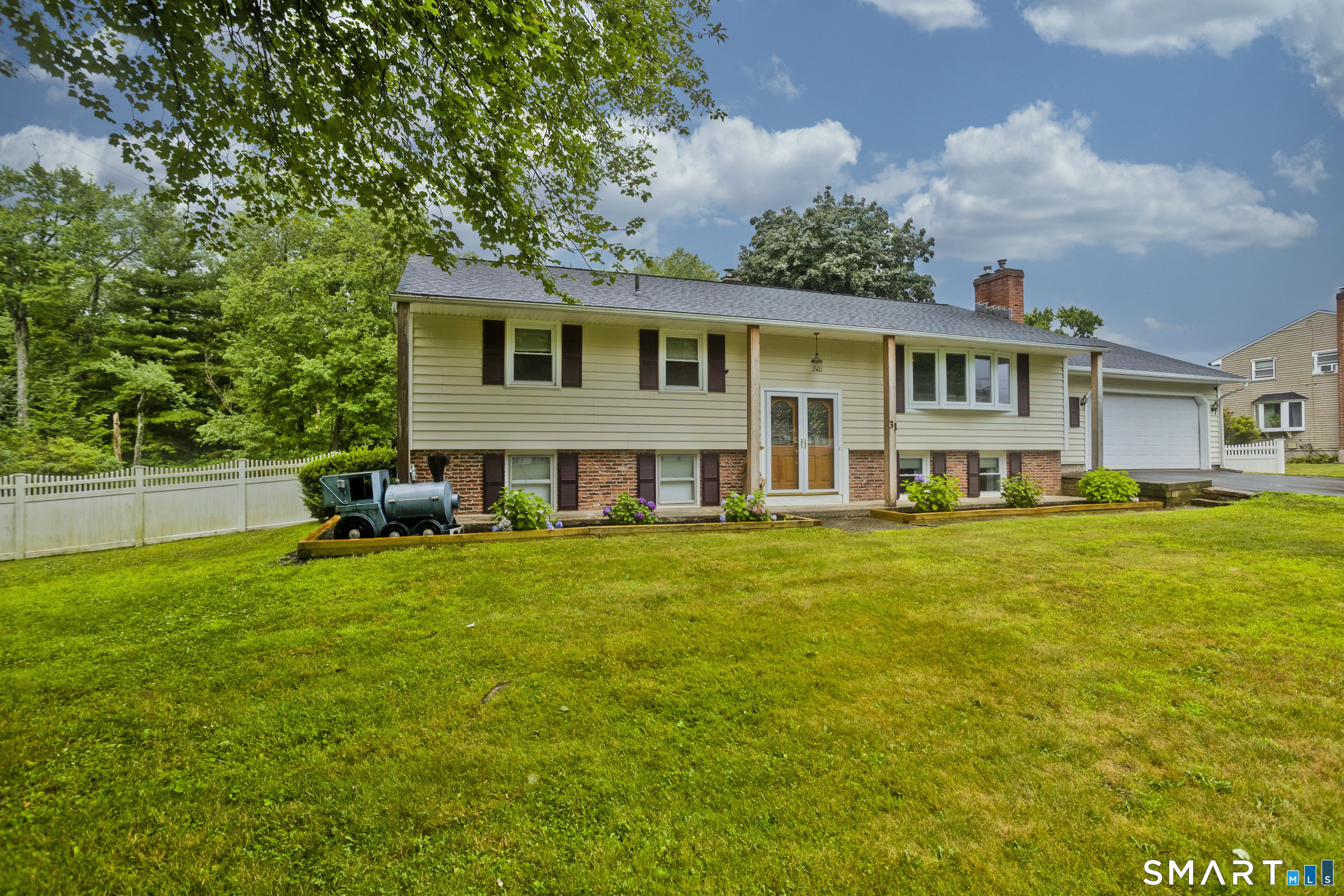 Photo 1 of Single family home for sale at 31 Jewel St, Enfield, CT 06082 | MLS# 24205491 | Listing updated on 2026-09-16