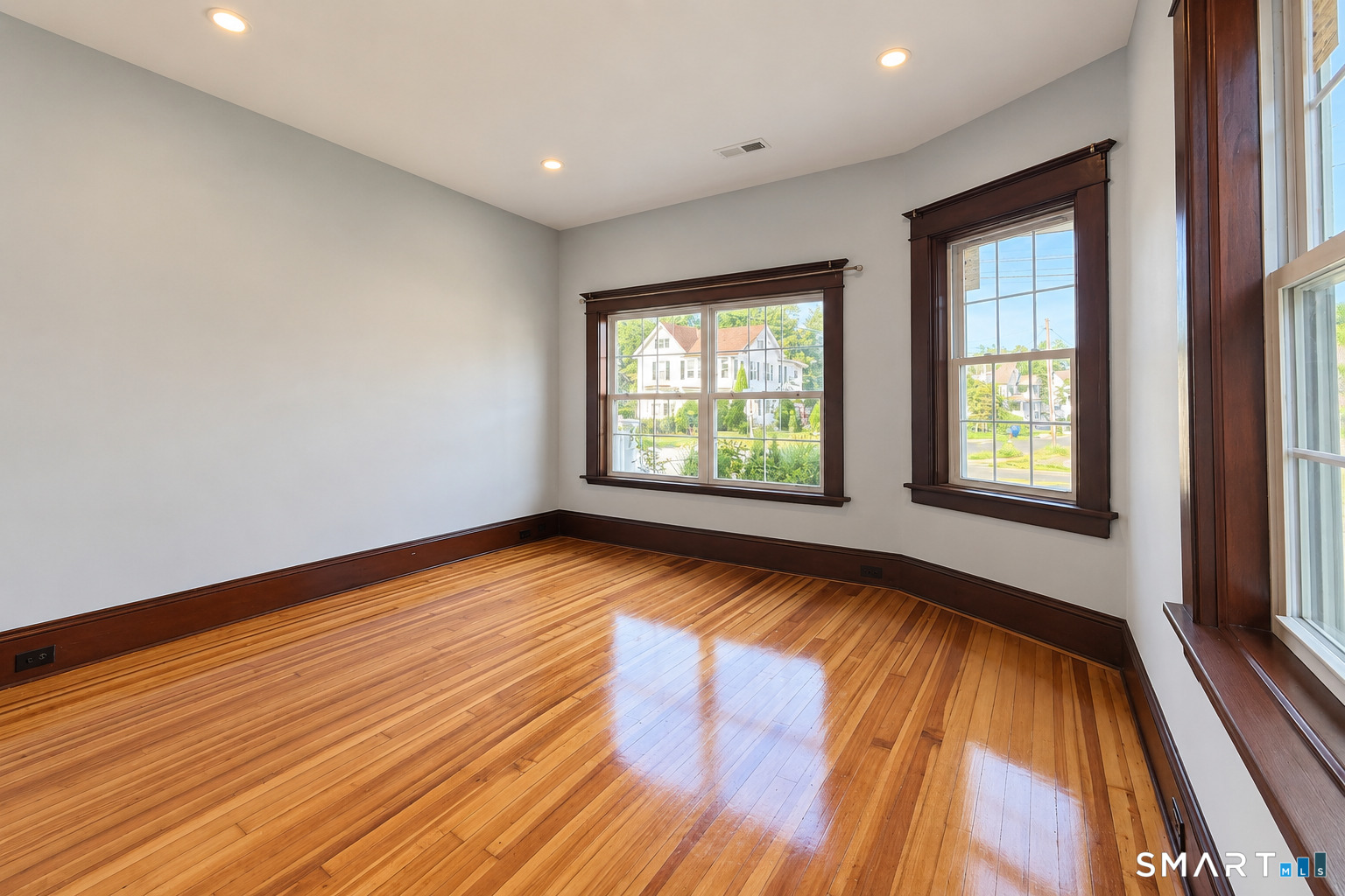 44 Locust Avenue photo 16