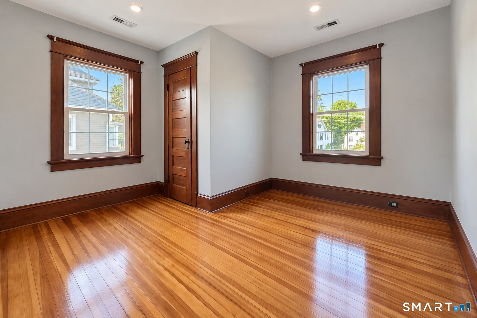 44 Locust Avenue photo 11