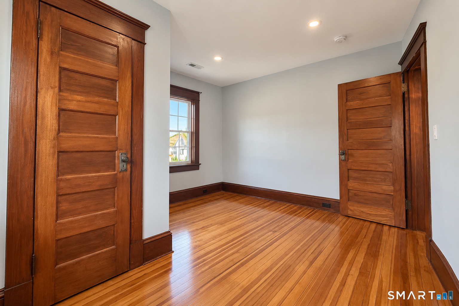 44 Locust Avenue photo 12
