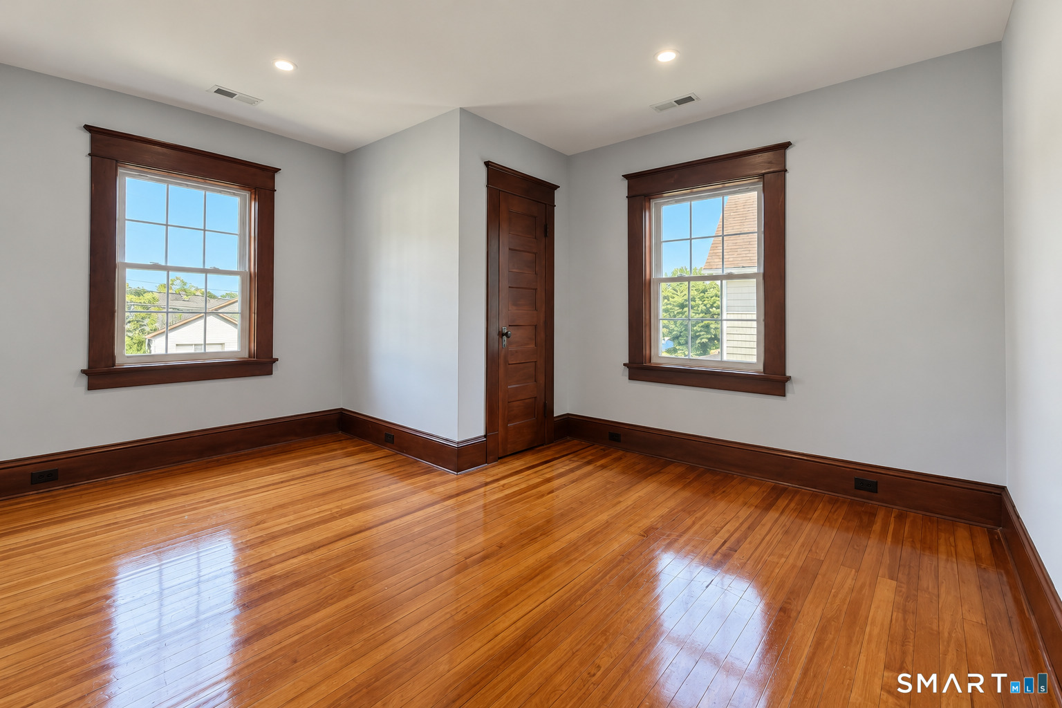 44 Locust Avenue photo 13