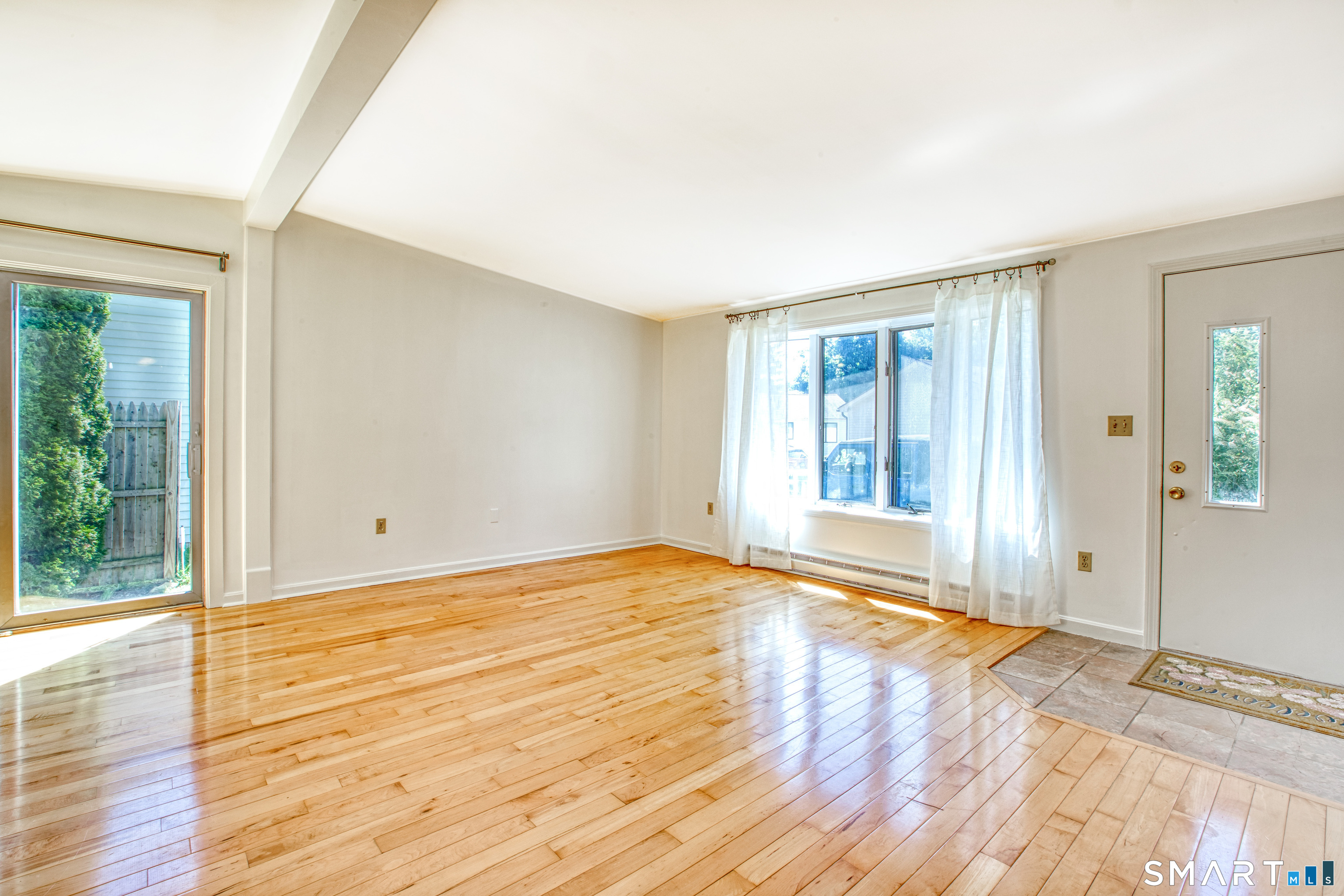 25 Oakview Circle, Westport, Connecticut photo 2