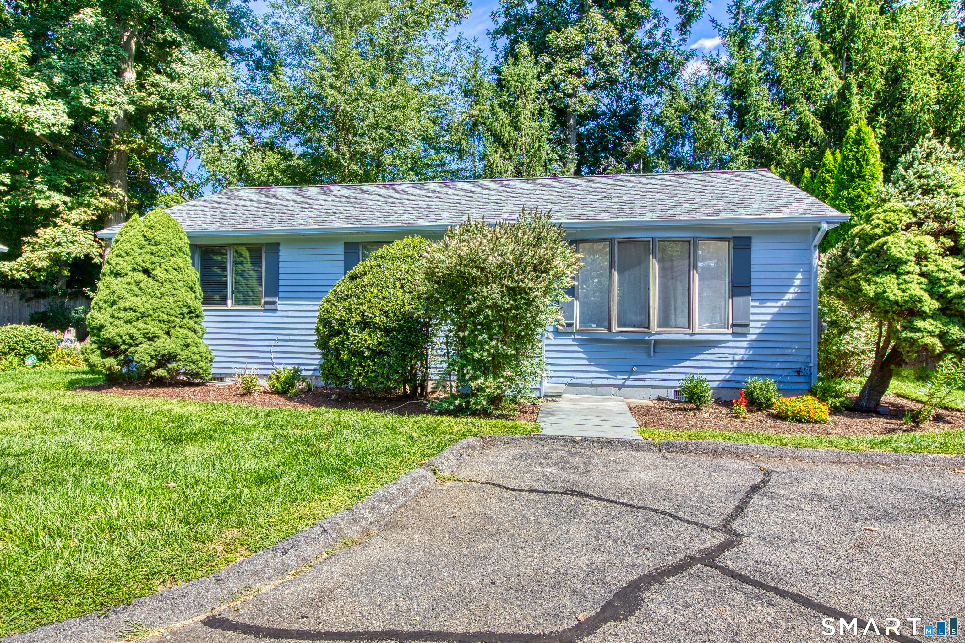 25 Oakview Circle, Westport, Connecticut photo 1