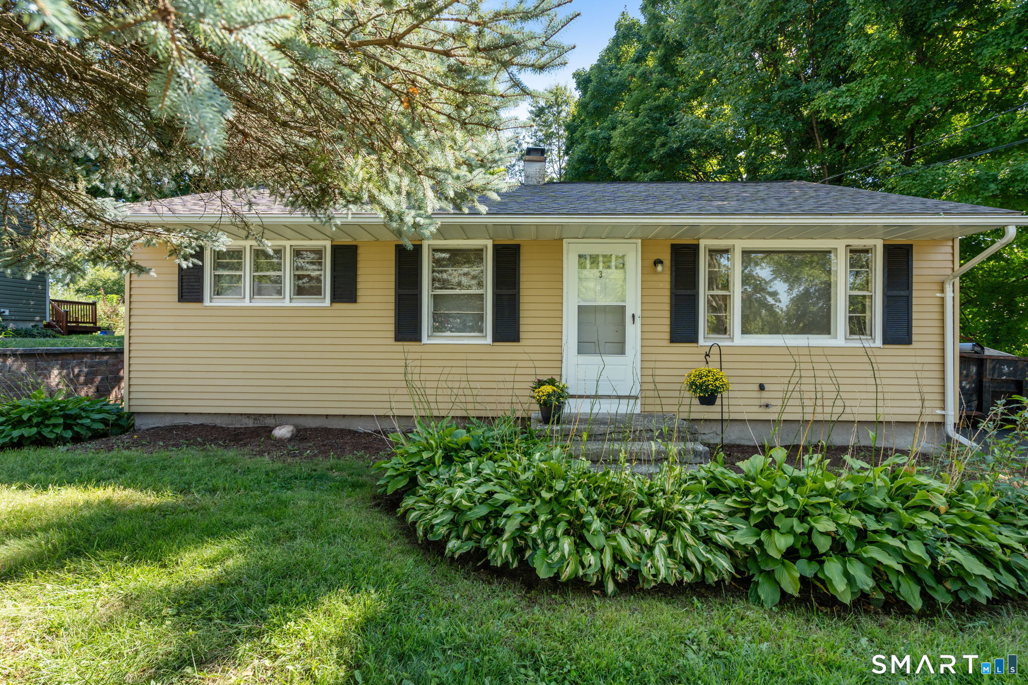 Photo 3 of Single family home for sale at 3 Prospect Hl Dr, East Windsor, CT 06088 | MLS# 24202630 | Listing updated on 2026-09-14